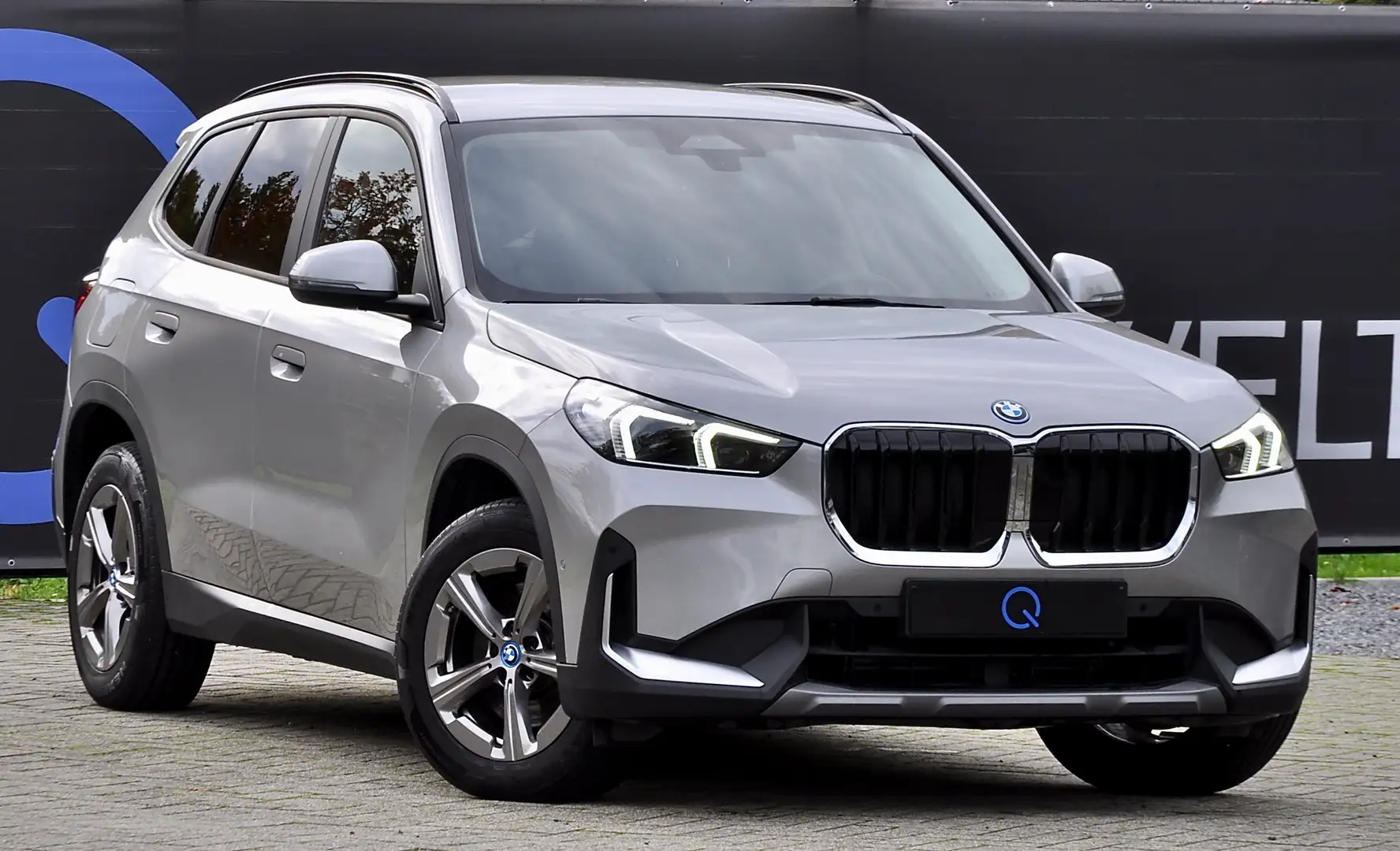 BMW X1 xDrive25e XLINE CAMERA GPS CARPLAY VERW Z TREKHAAK Grau - 1