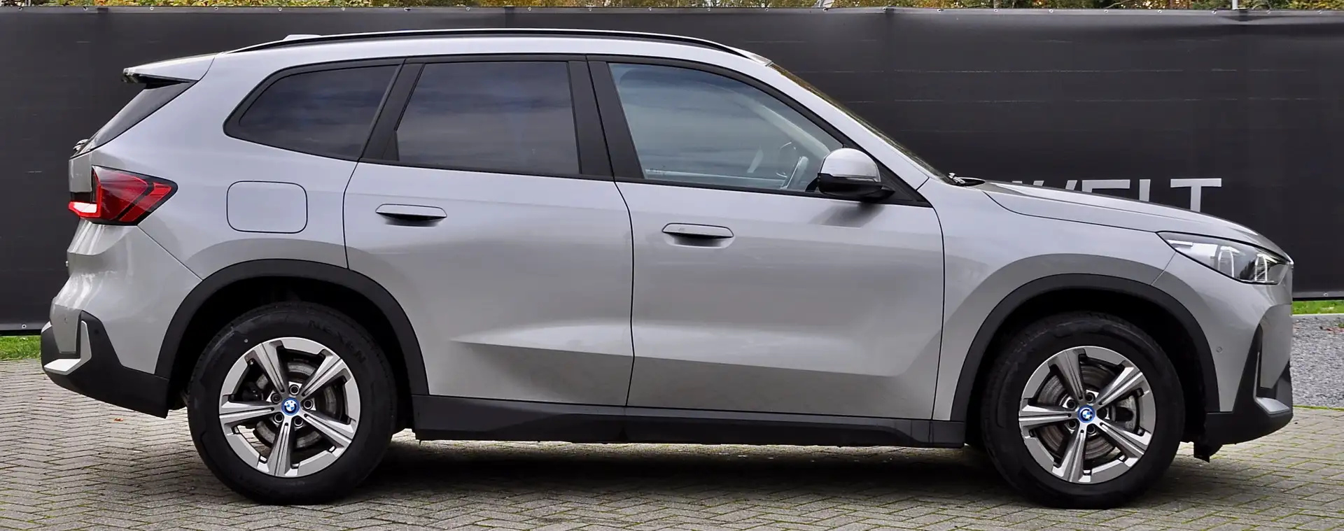 BMW X1 xDrive25e XLINE CAMERA GPS CARPLAY VERW Z TREKHAAK Grau - 2