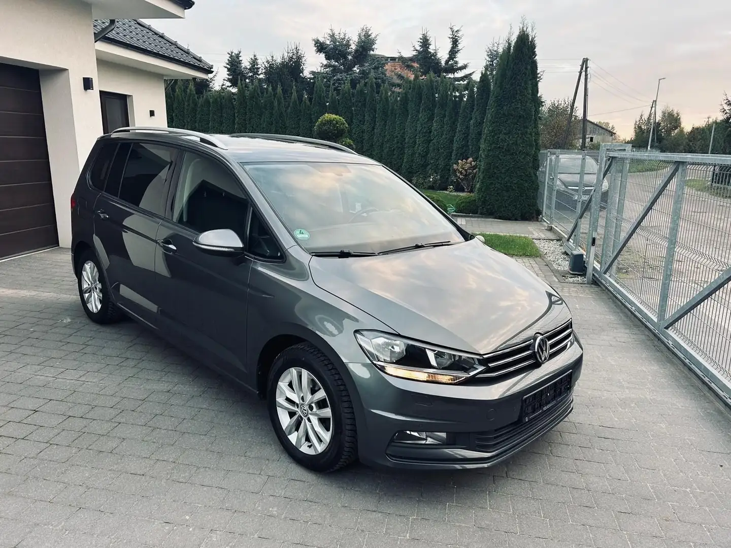 Volkswagen Touran Comfortline Aut.7SitzKameraEKlappeGaranti Gris - 2