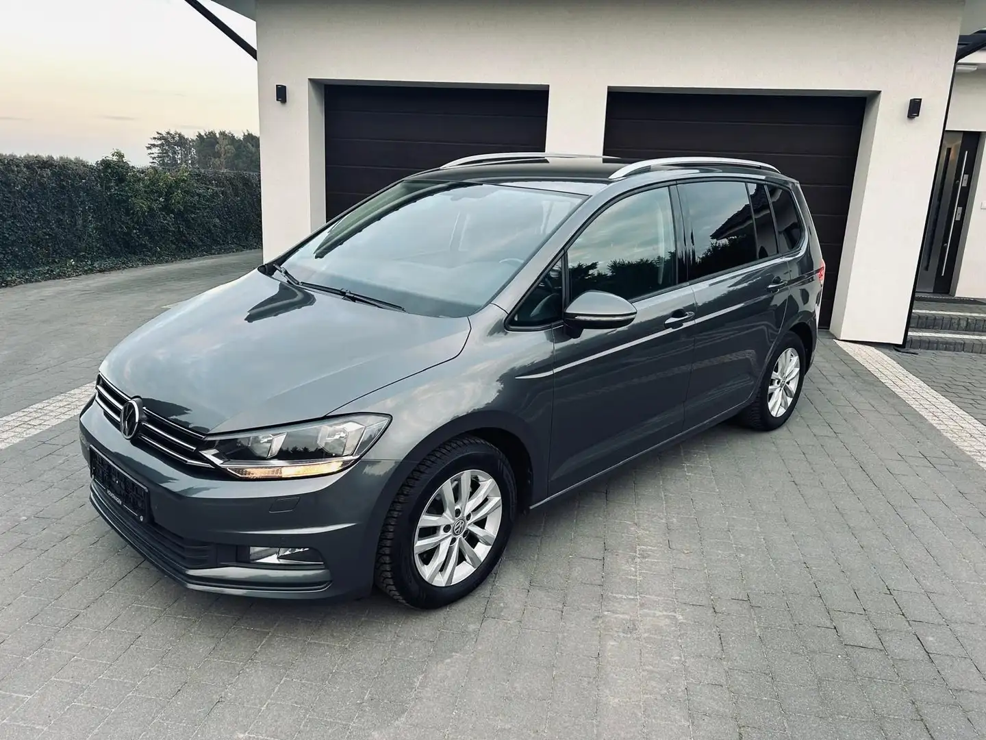 Volkswagen Touran Comfortline Aut.7SitzKameraEKlappeGaranti Gris - 1