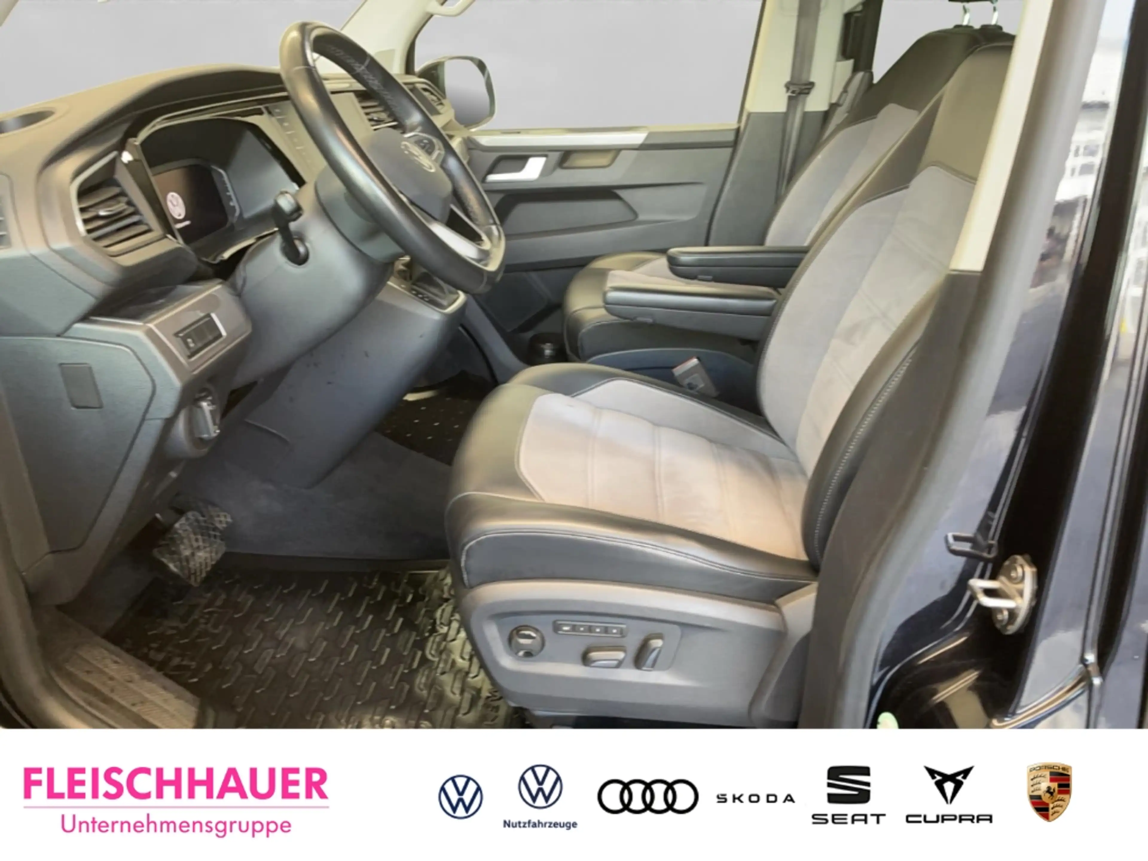 Volkswagen T6.1 Multivan 2,0 TDI 4MOTION Generation Six ACC LED AHK CarPlay — photo 12