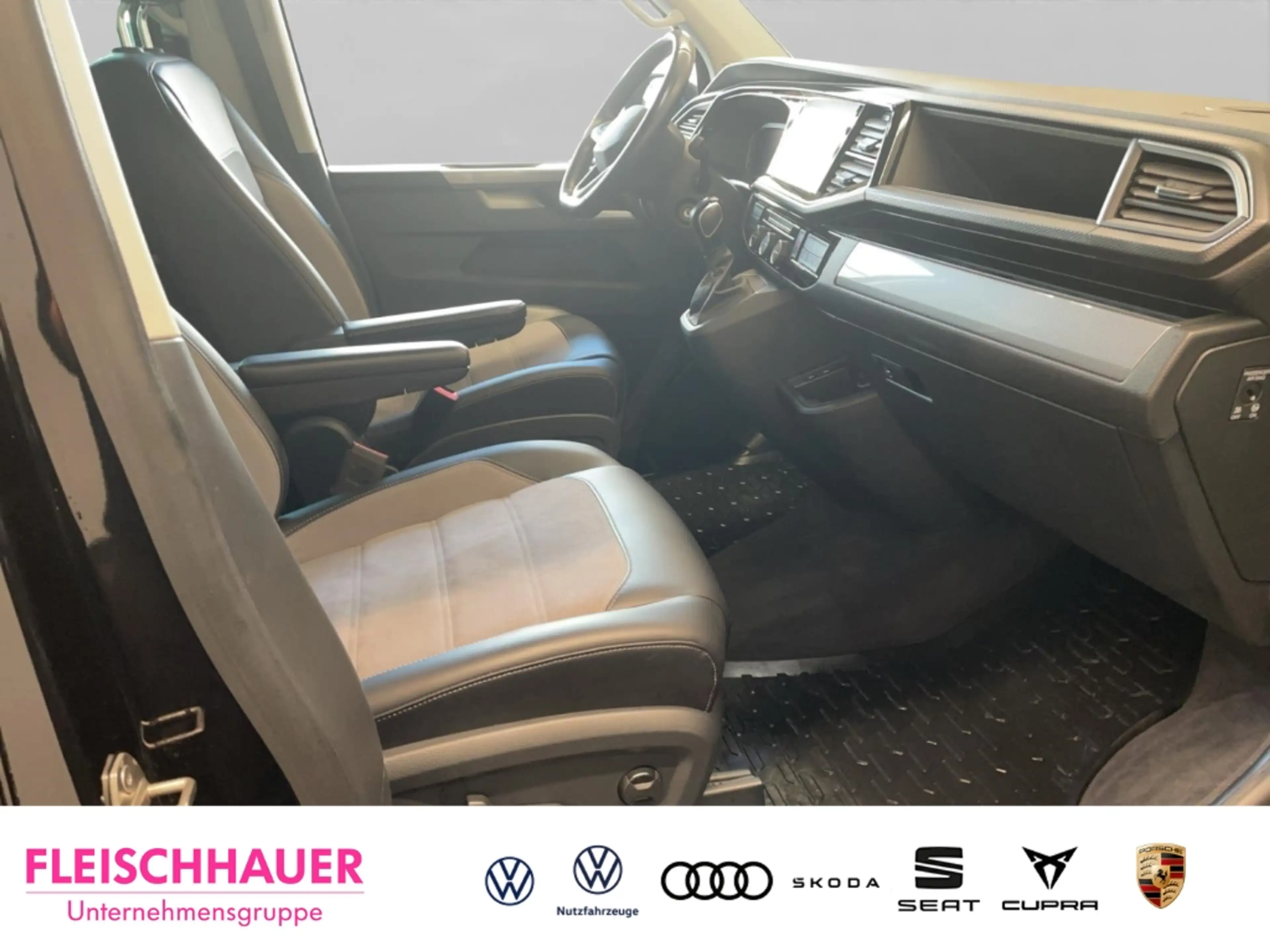Volkswagen T6.1 Multivan 2,0 TDI 4MOTION Generation Six ACC LED AHK CarPlay — photo 9