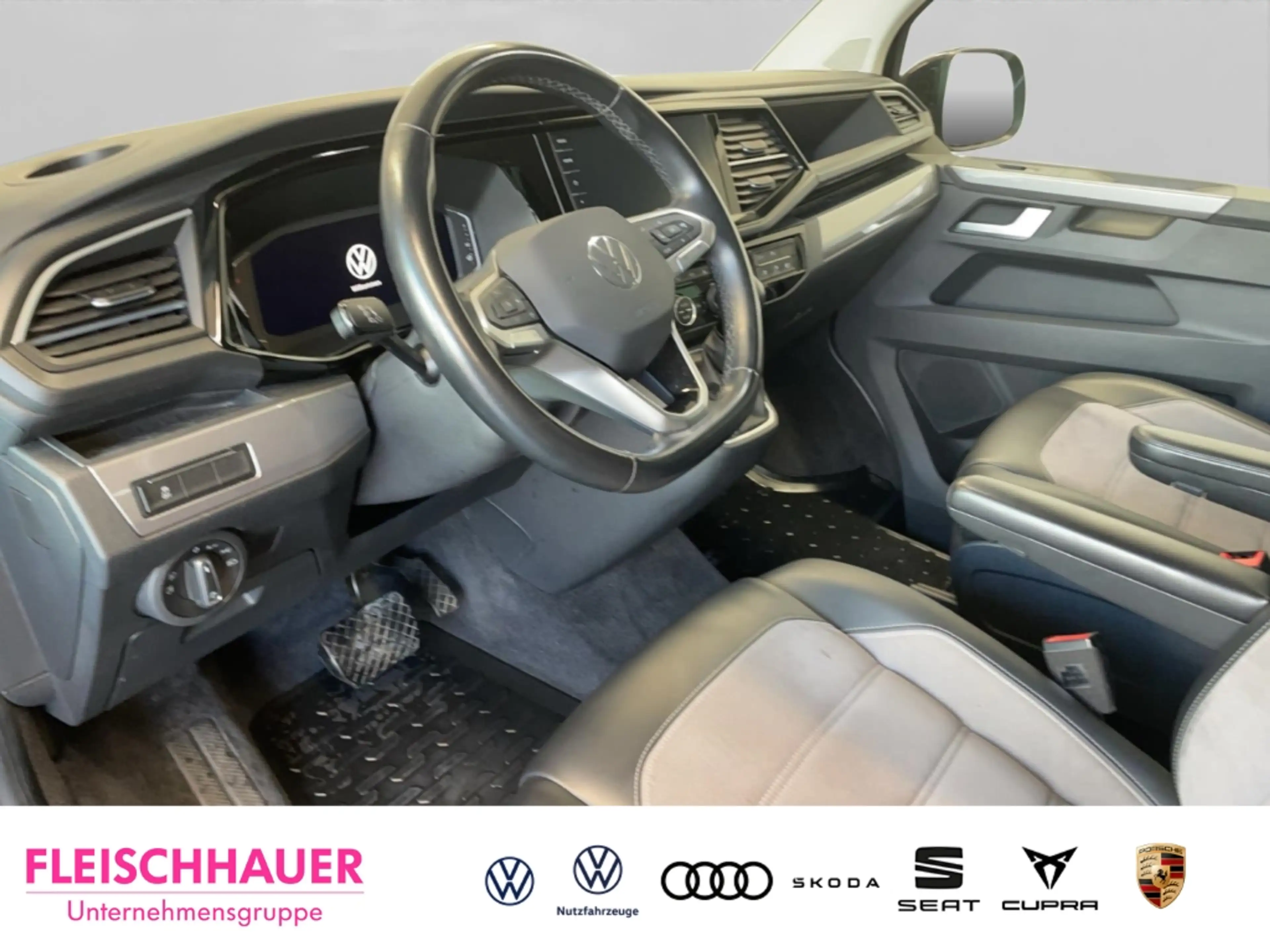 Volkswagen T6.1 Multivan 2,0 TDI 4MOTION Generation Six ACC LED AHK CarPlay — photo 11