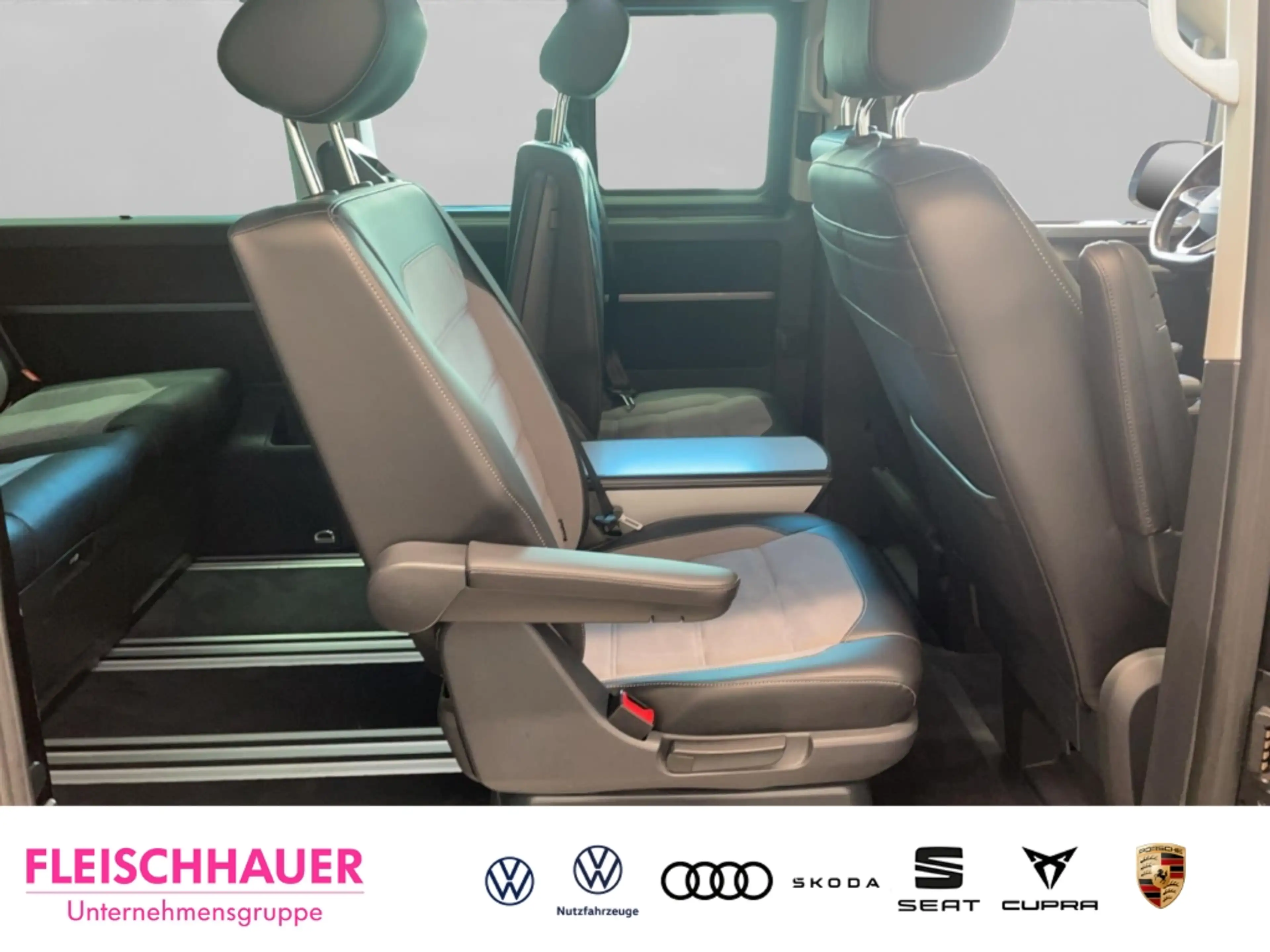 Volkswagen T6.1 Multivan 2,0 TDI 4MOTION Generation Six ACC LED AHK CarPlay — photo 10