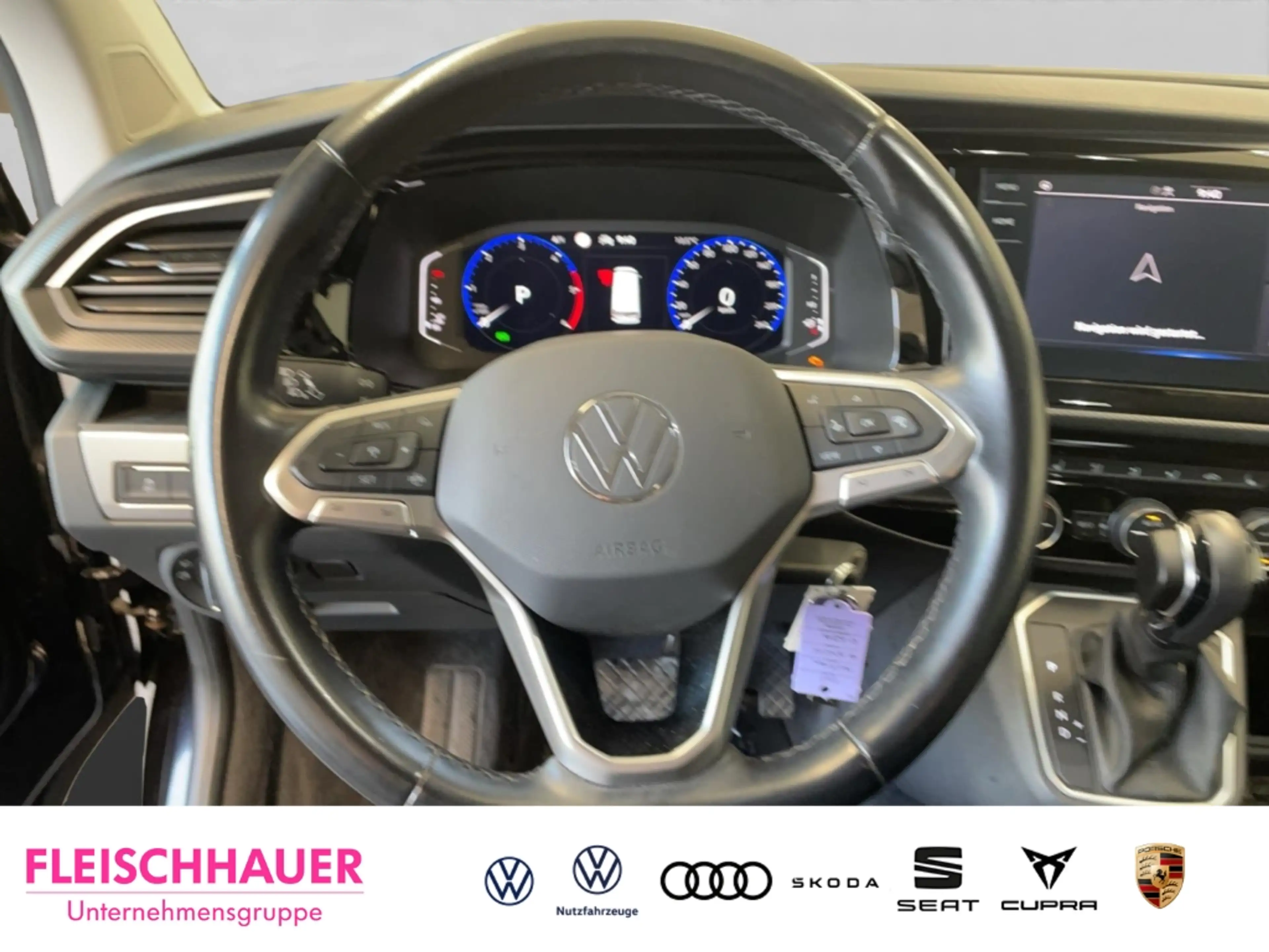 Volkswagen T6.1 Multivan 2,0 TDI 4MOTION Generation Six ACC LED AHK CarPlay — photo 16