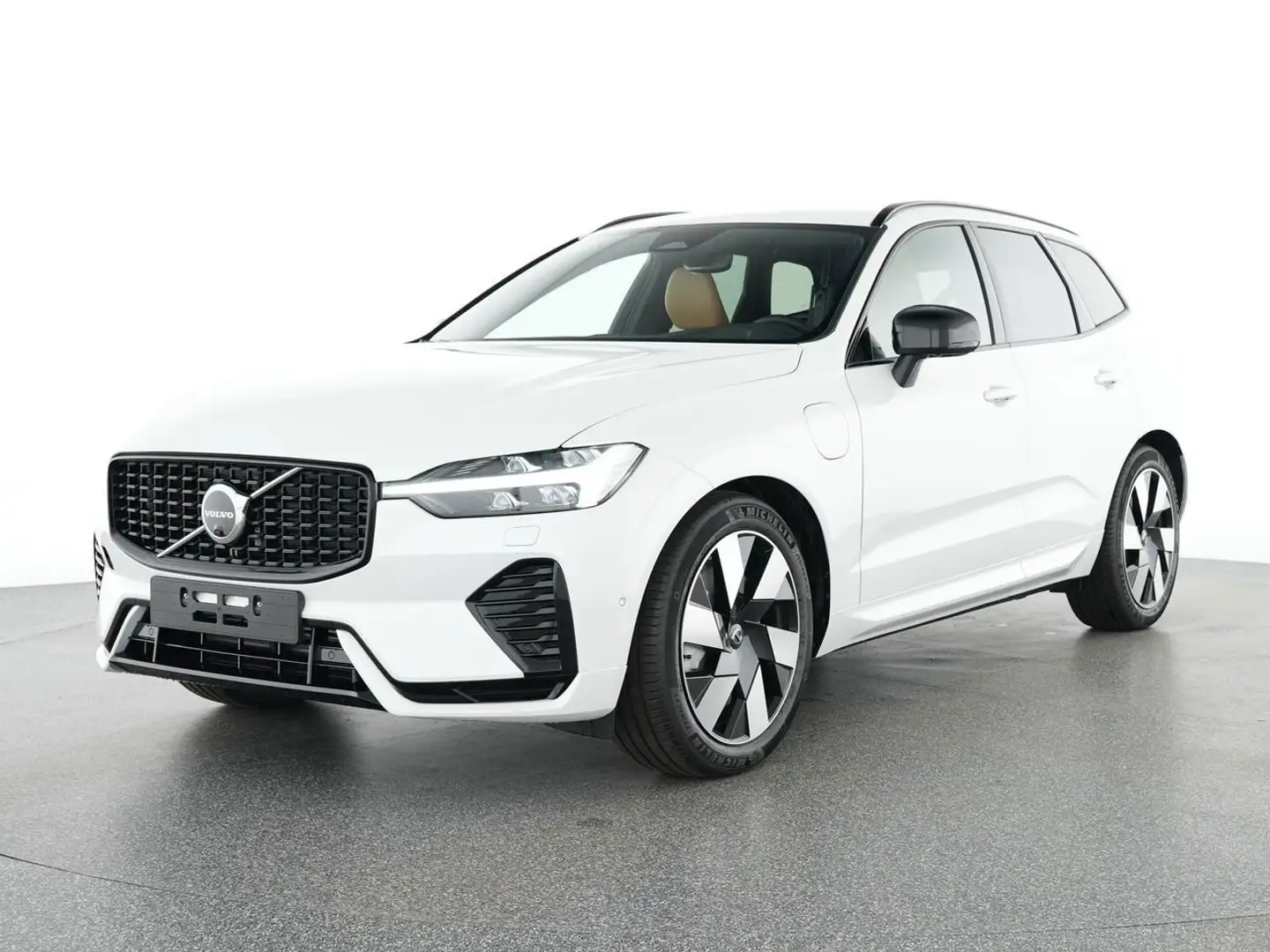 Volvo XC60 T6 Plus Dark Recharge Plug-In Hybrid AWD Weiß - 2