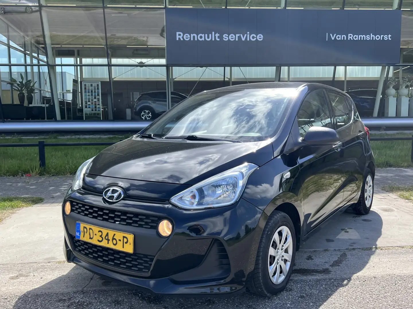 Hyundai i10 1.0i i-Motion / Elek. Ramen V / Airco / Radio / NA Černá - 1