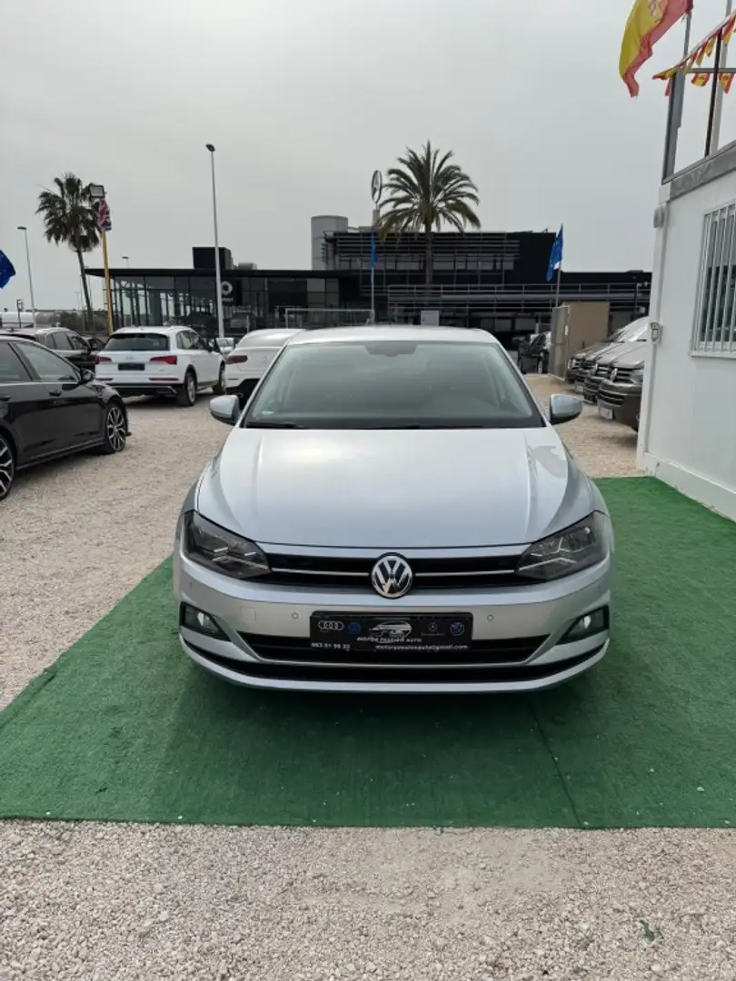 Volkswagen Polo Pequeño Manual de 5 Puertas Plateado - 2