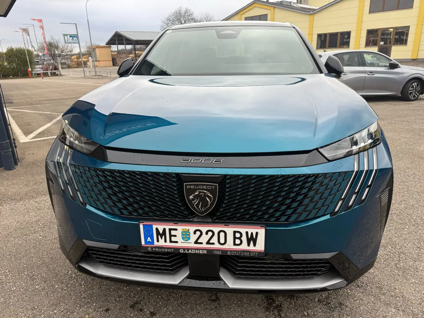 Peugeot 3008 GT Elektro 210 73kWh Blau - 2