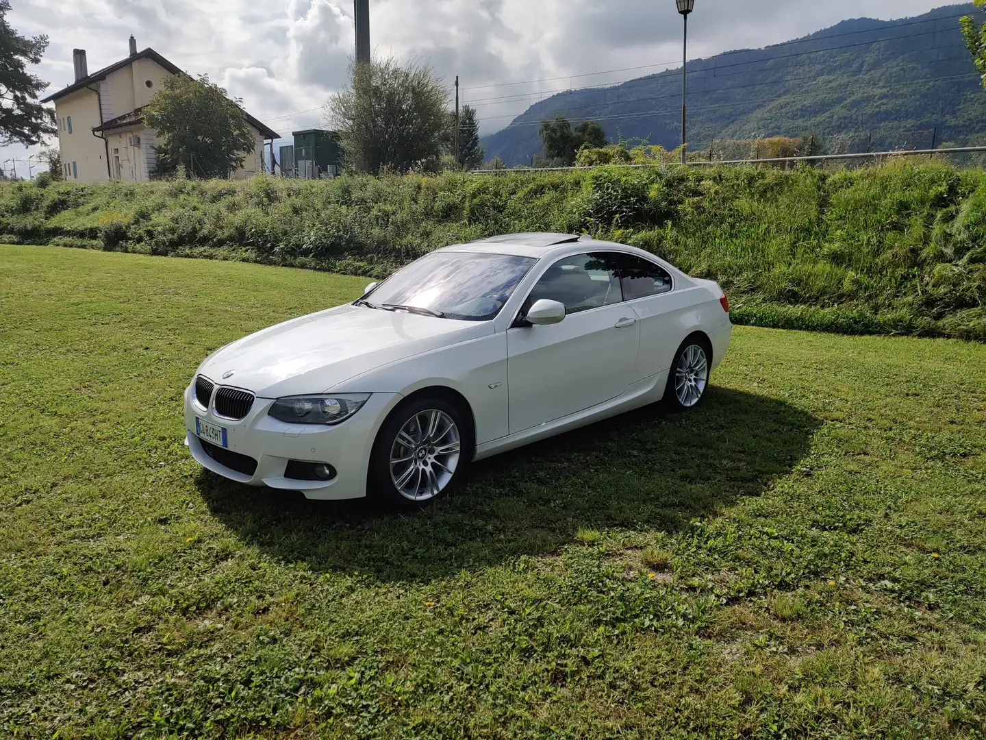 BMW 330 330d xDrive Coupe Aut. M Sport Edition Wit - 1