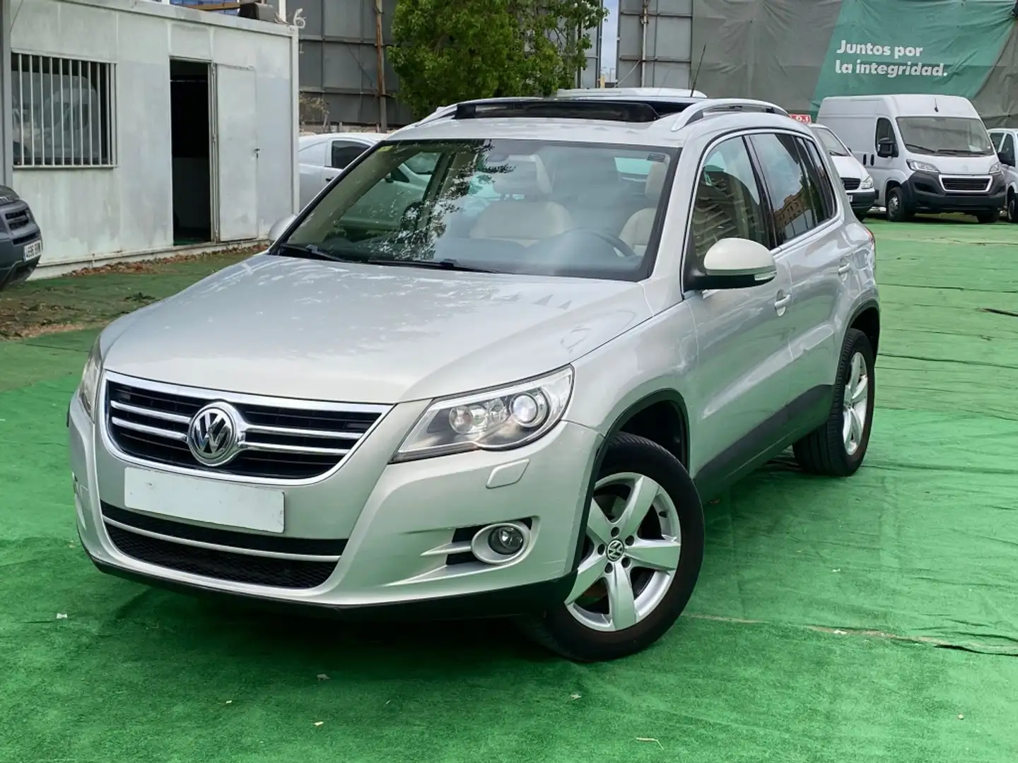 Volkswagen Tiguan 2.0TSI +Motion Beige - 1