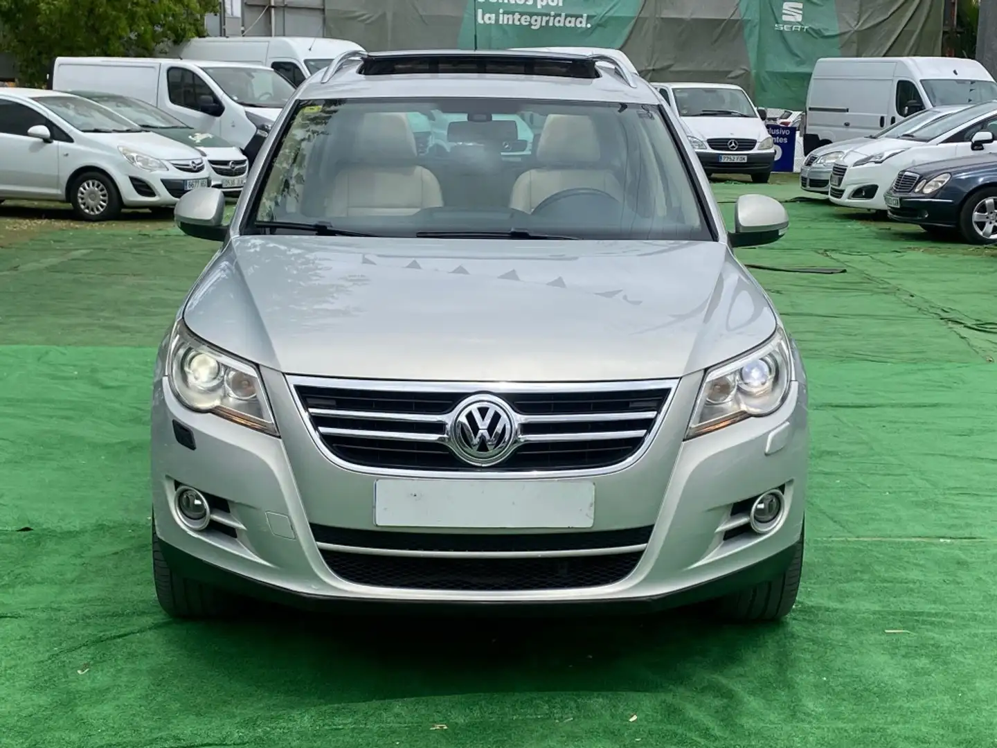 Volkswagen Tiguan 2.0TSI +Motion Beige - 2