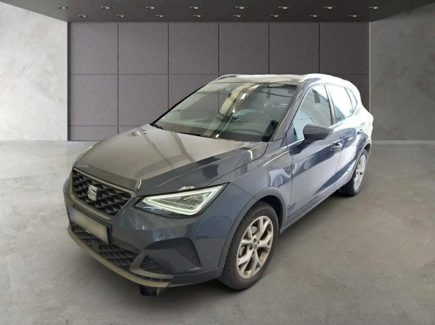 SEAT Arona 1.0 TSI FR *NAVI*PARKSENSOR*SITZH* Grijs - 2