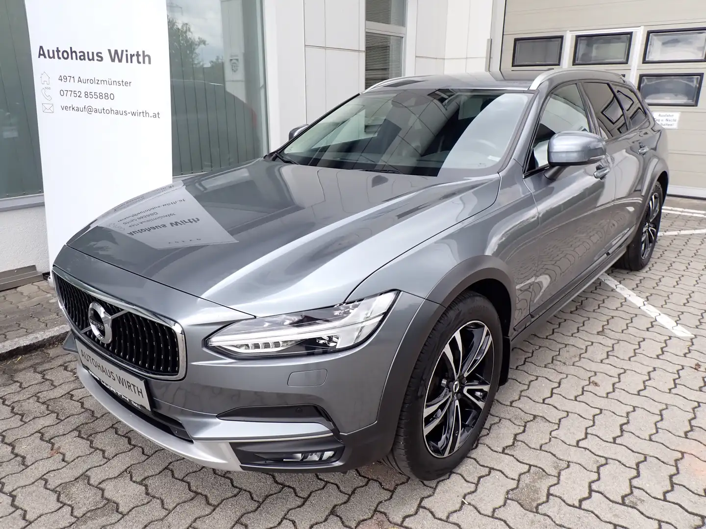 Volvo V90 Cross Country Pro D4 AWD Aut / Umfangreiche Ausstattung! Grau - 1
