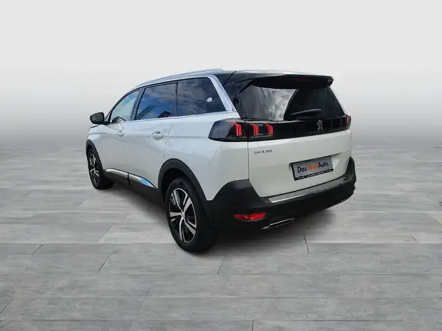 Peugeot 5008 view 4