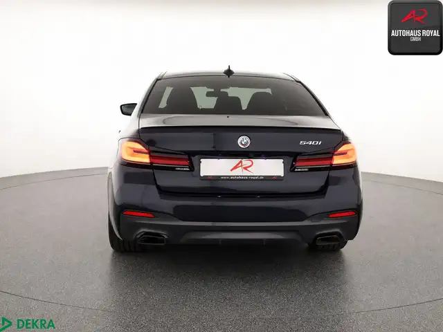 BMW 5 Series view 4