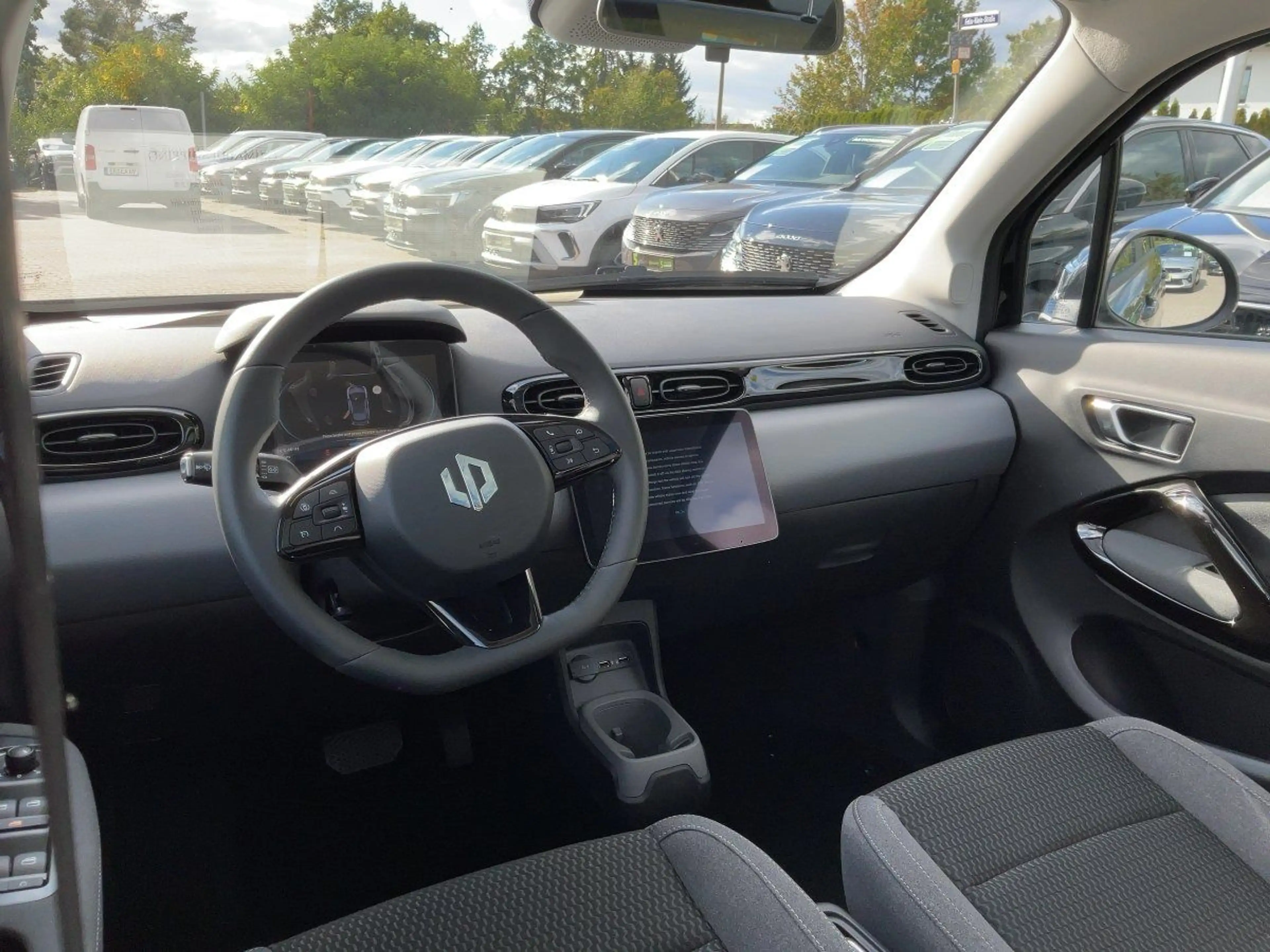 Leapmotor T03 37 70 kW BEV ACC+Navi+Pano+SD+Kam.+KeyLess — photo 11