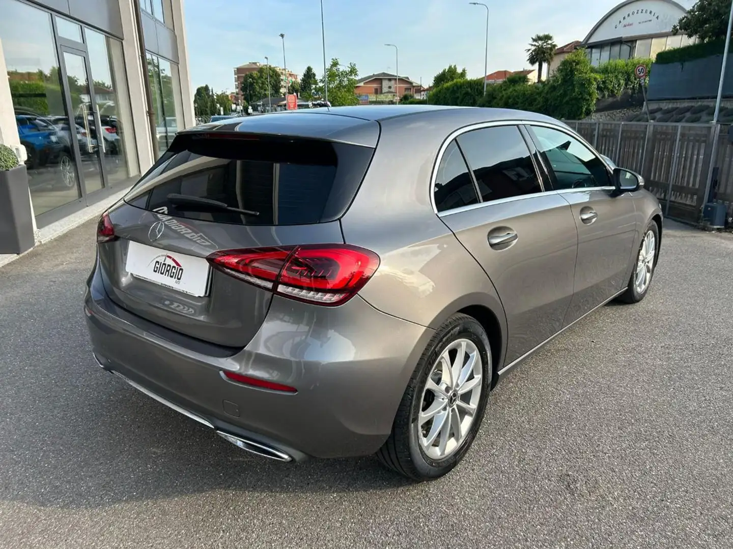 Mercedes-Benz A 180 d Automatic Business Gris - 2