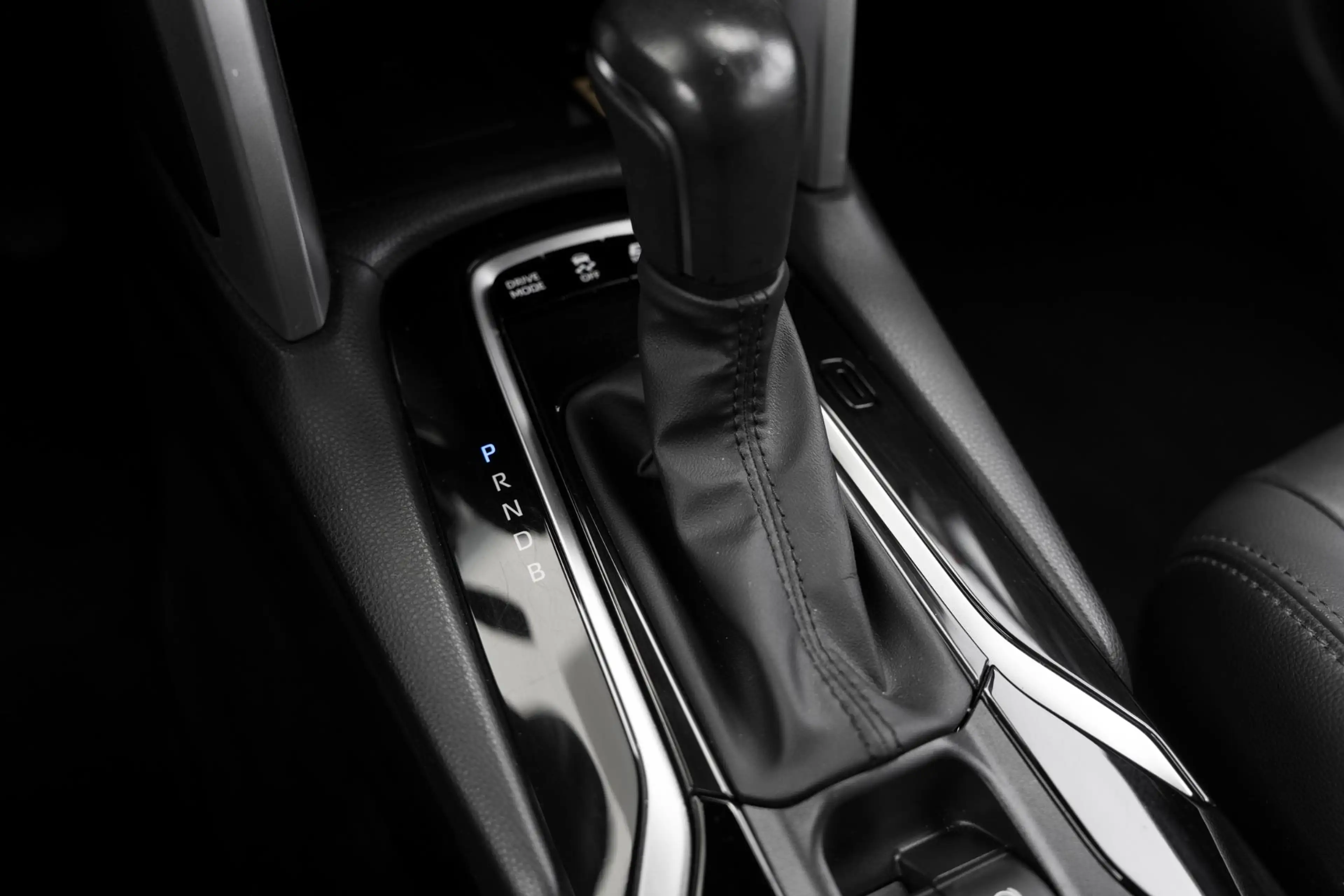 Toyota Corolla Cross 2.0 High Power Hybrid First Edition — photo 17