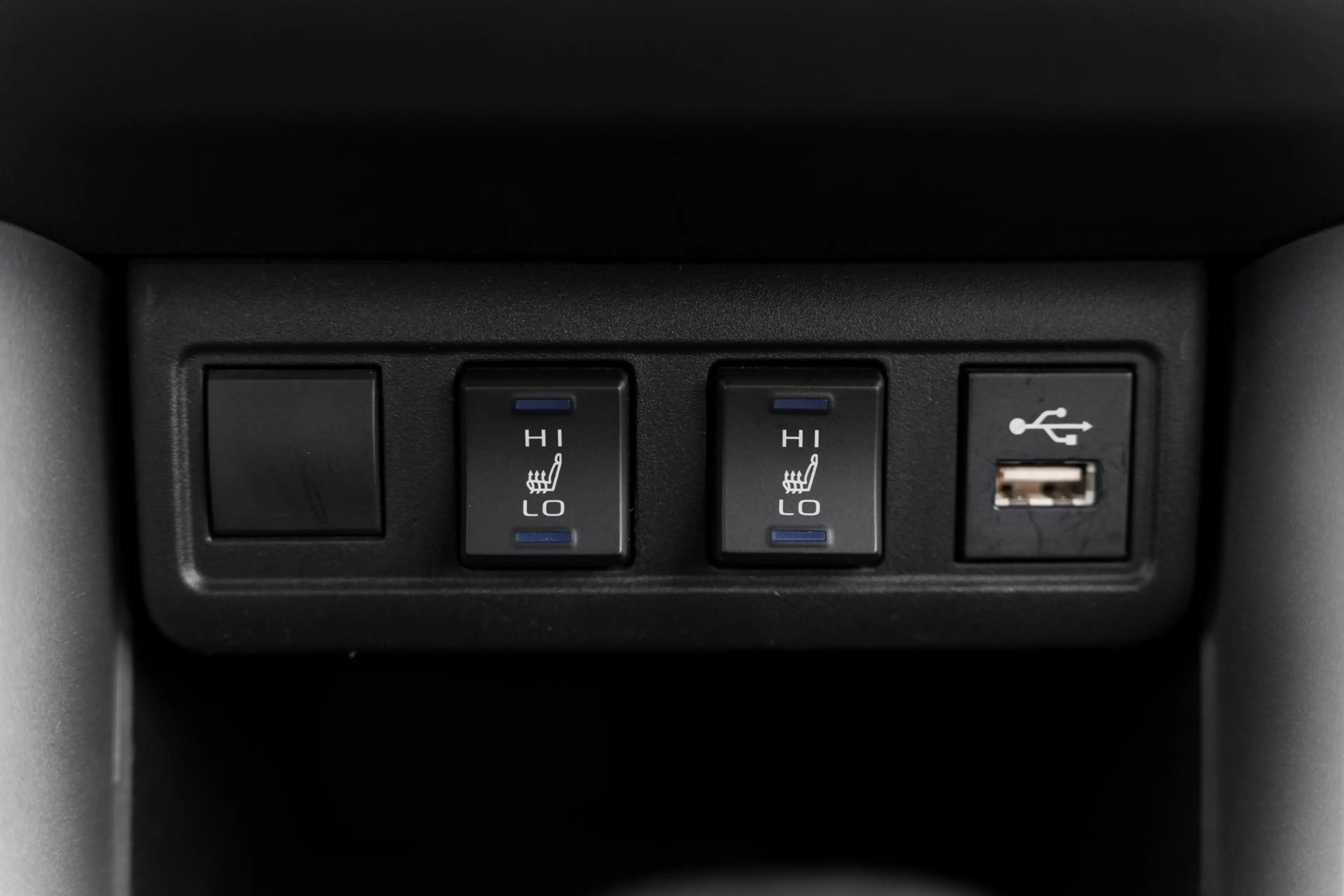 Toyota Corolla Cross 2.0 High Power Hybrid First Edition — photo 25