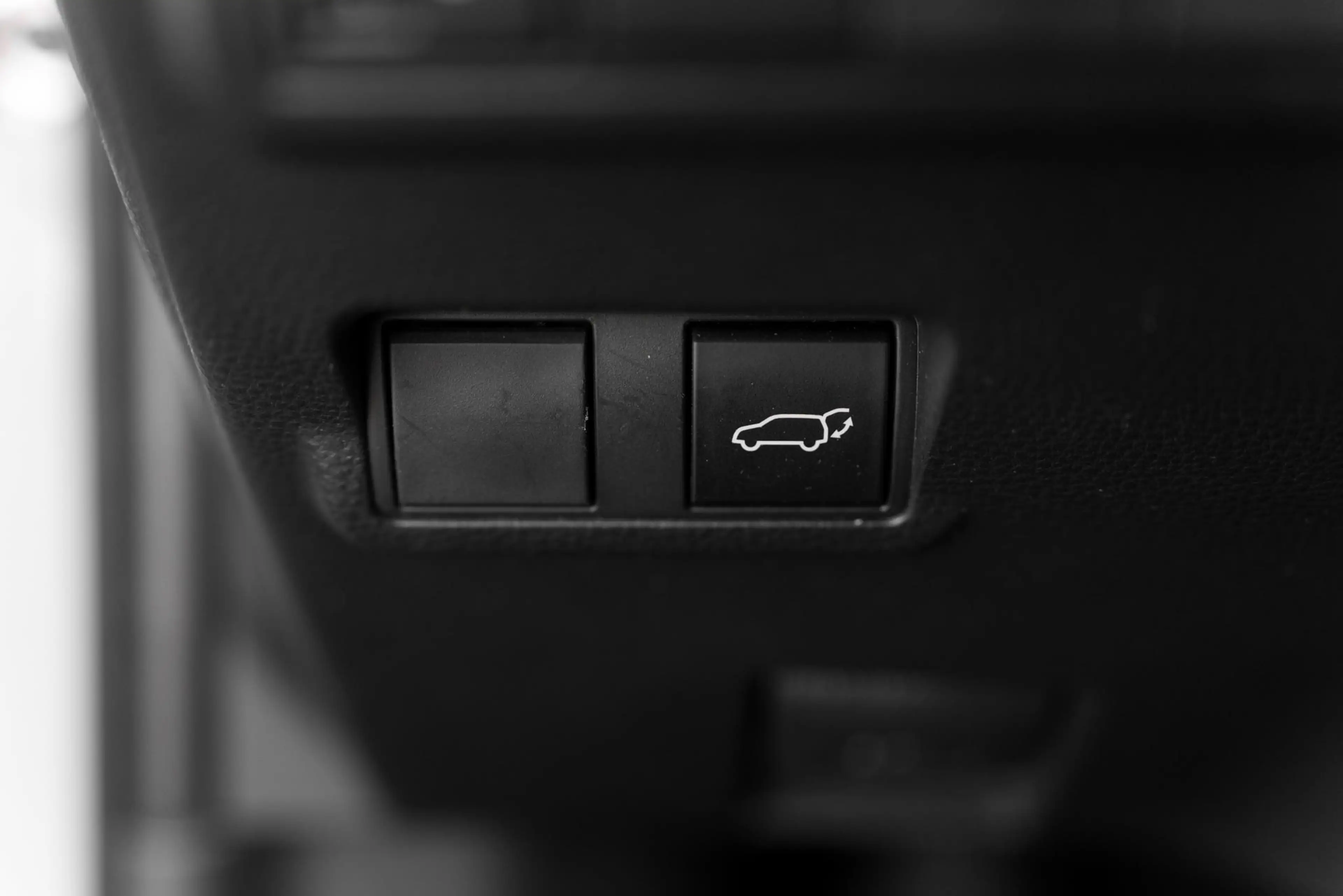 Toyota Corolla Cross 2.0 High Power Hybrid First Edition — photo 33