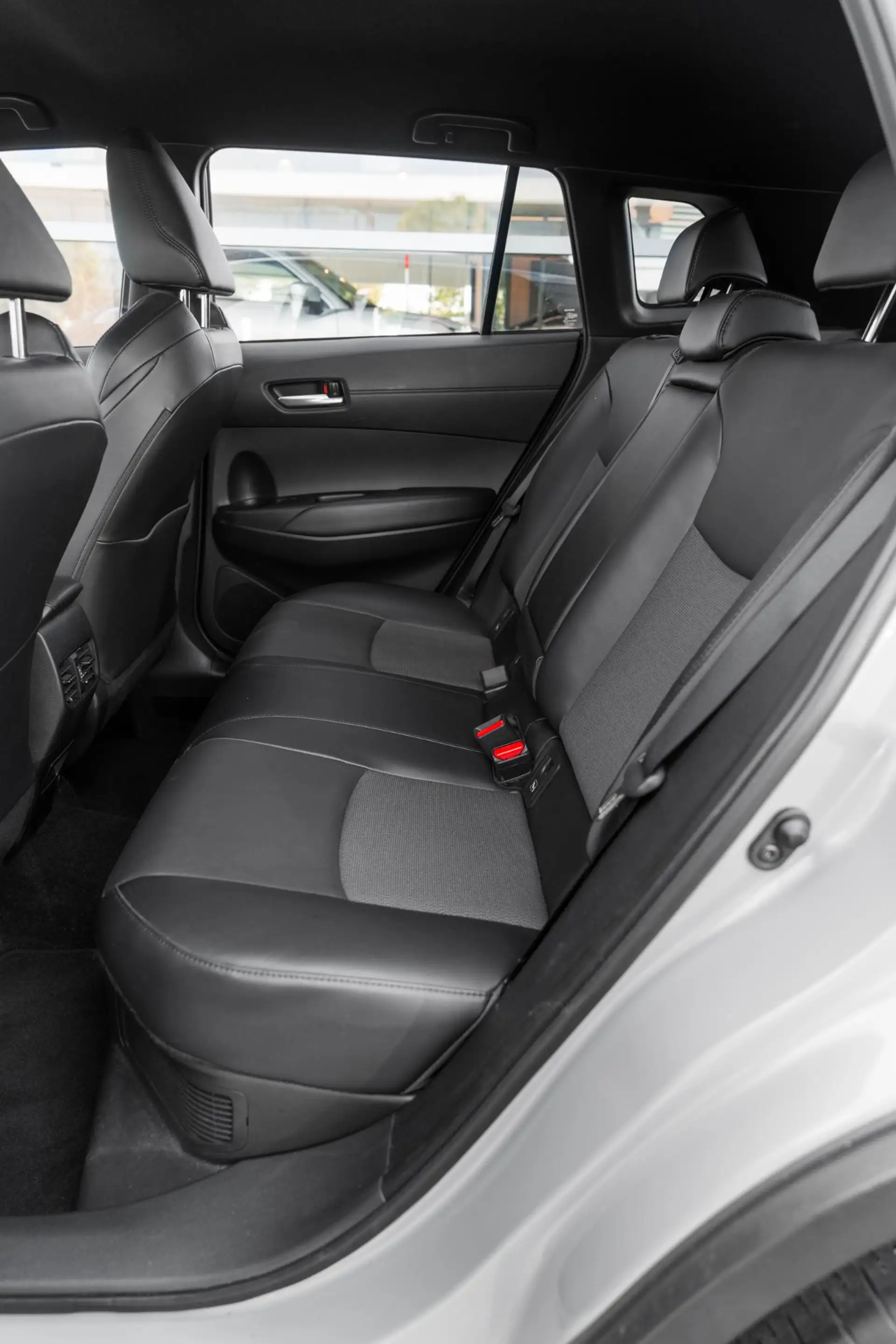 Toyota Corolla Cross 2.0 High Power Hybrid First Edition — photo 13