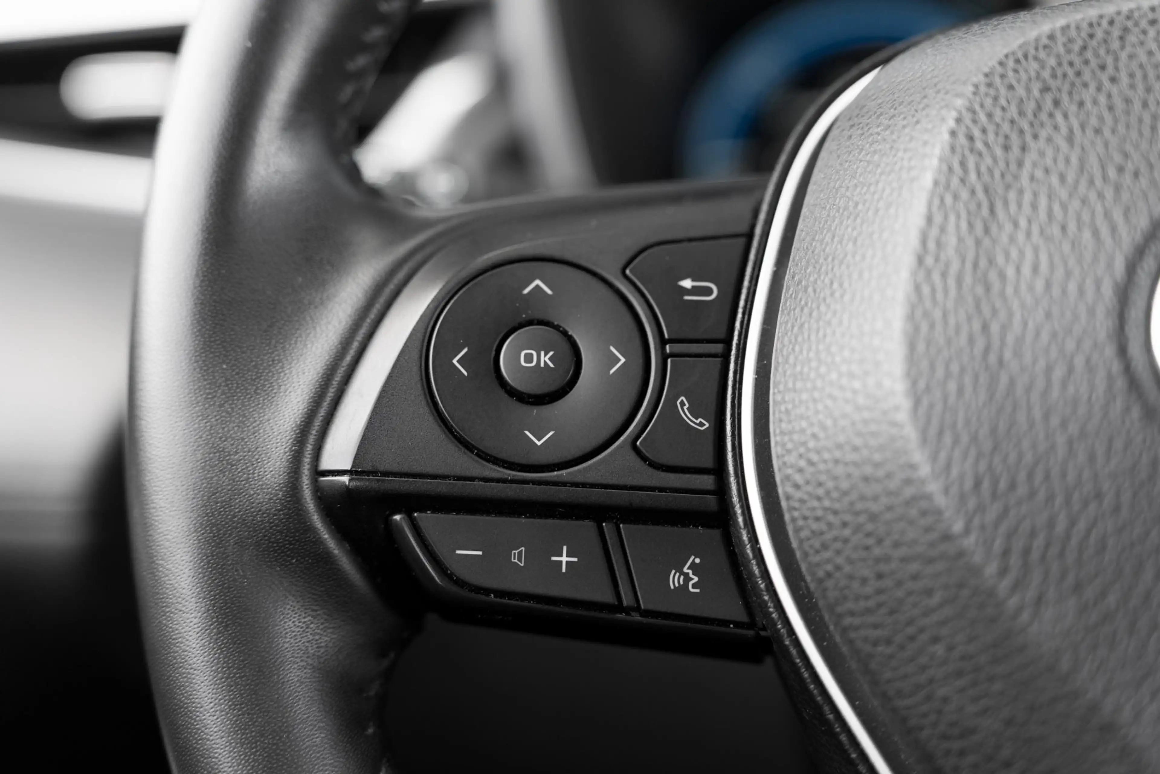 Toyota Corolla Cross 2.0 High Power Hybrid First Edition — photo 28
