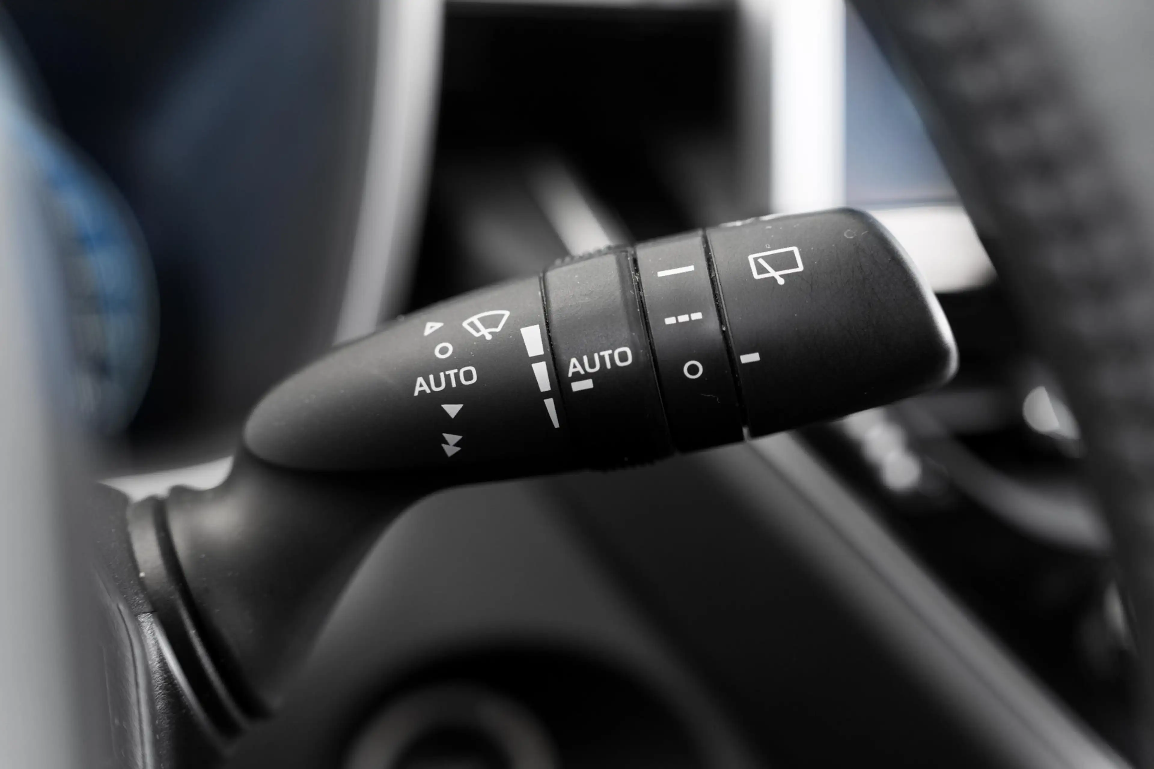 Toyota Corolla Cross 2.0 High Power Hybrid First Edition — photo 31
