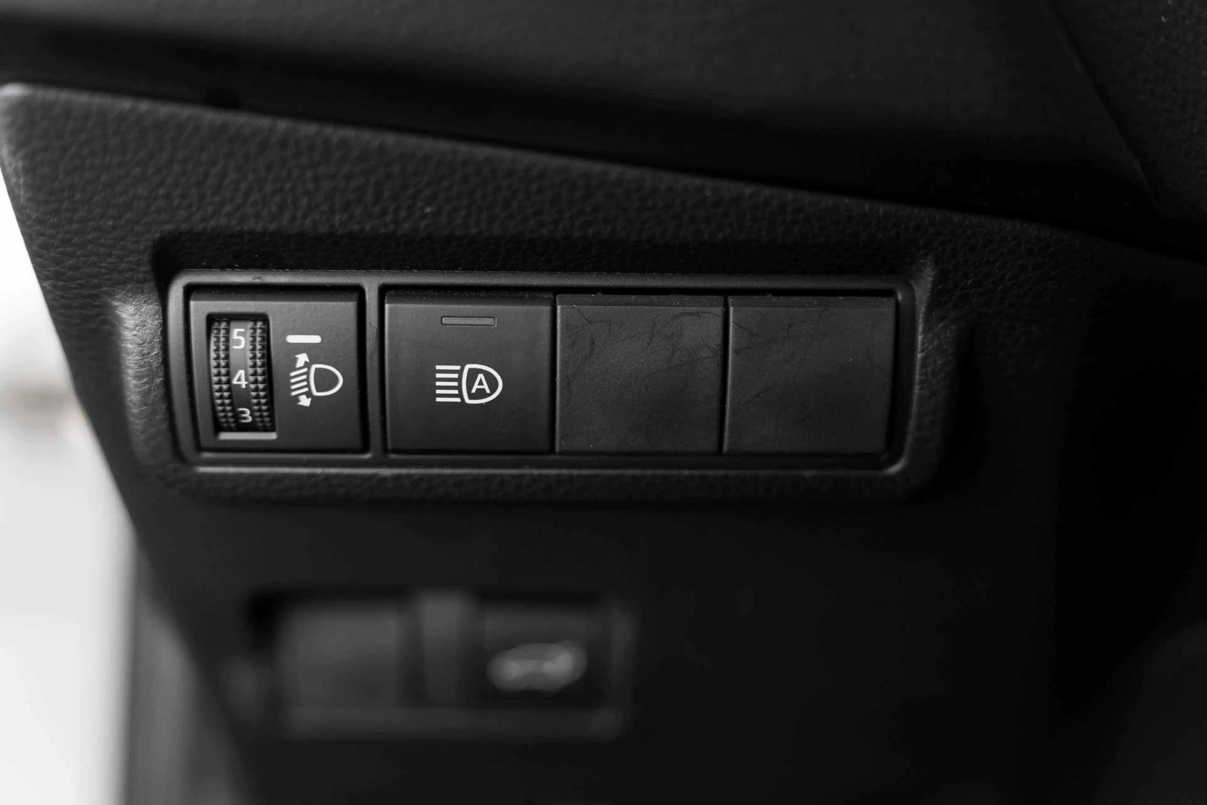 Toyota Corolla Cross 2.0 High Power Hybrid First Edition — photo 32