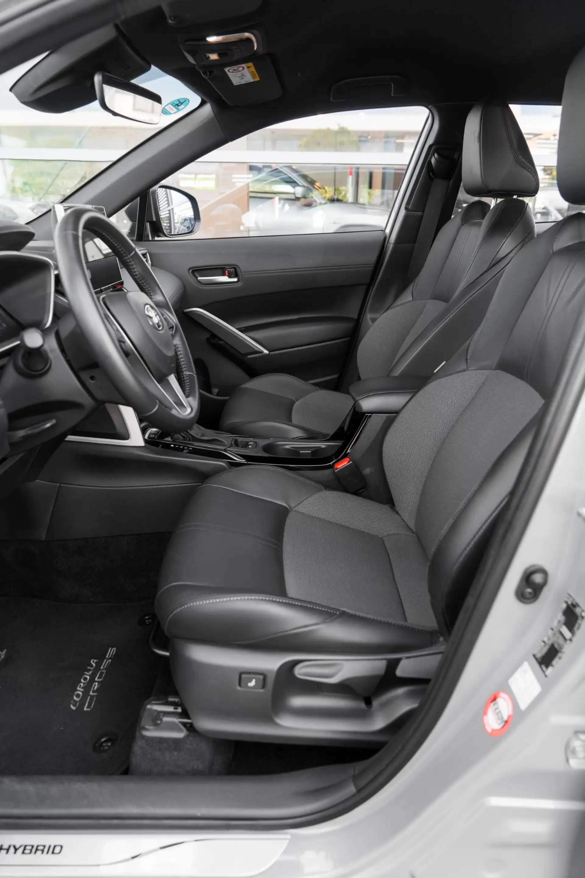 Toyota Corolla Cross 2.0 High Power Hybrid First Edition — photo 11