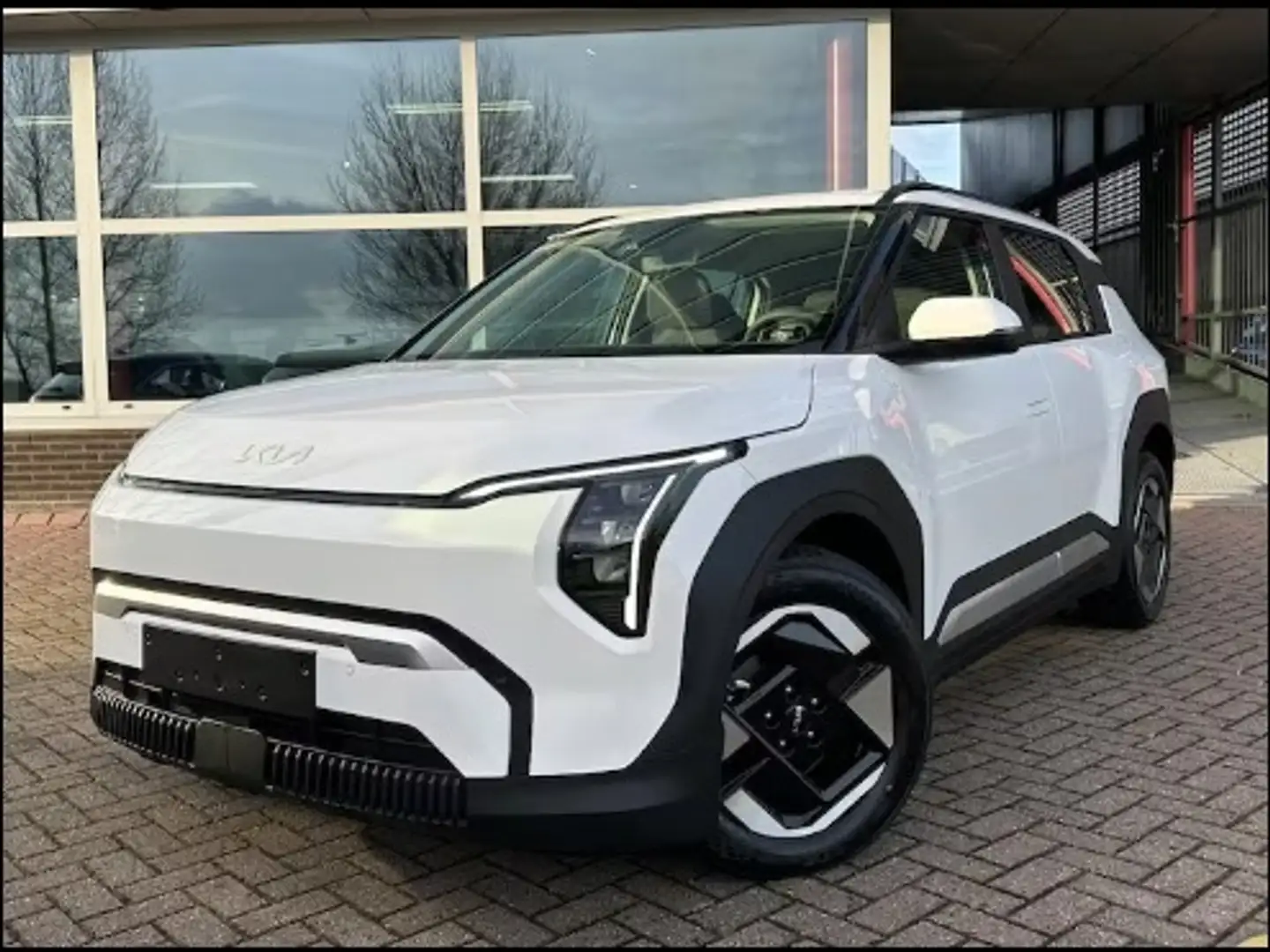 Kia EV3 58,3 kWh FWD AIR *Navi*Klimaautomatik* Weiß - 2