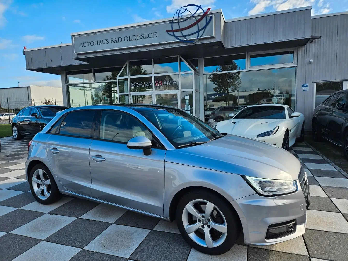 Audi A1 Sportback sport Autom. Panorama Silber - 1
