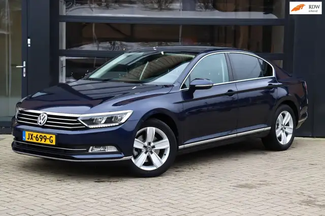 Volkswagen Passat 1.4 TSI ACT Connected Series Plus | NAP | Cruise |
