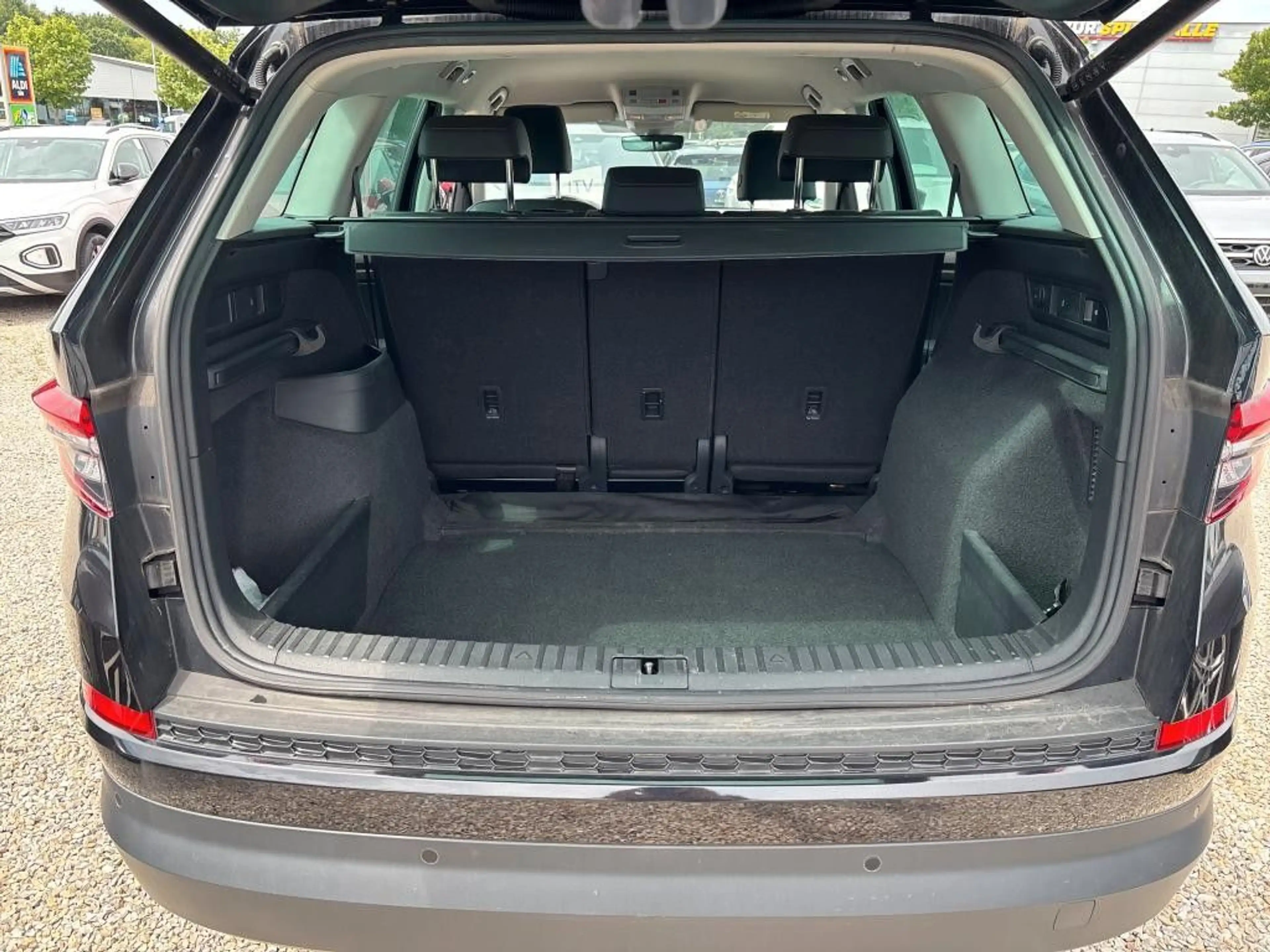 Skoda Kodiaq Style 2.0TDI DSG Navi SHZ ACC LED PDC — photo 7