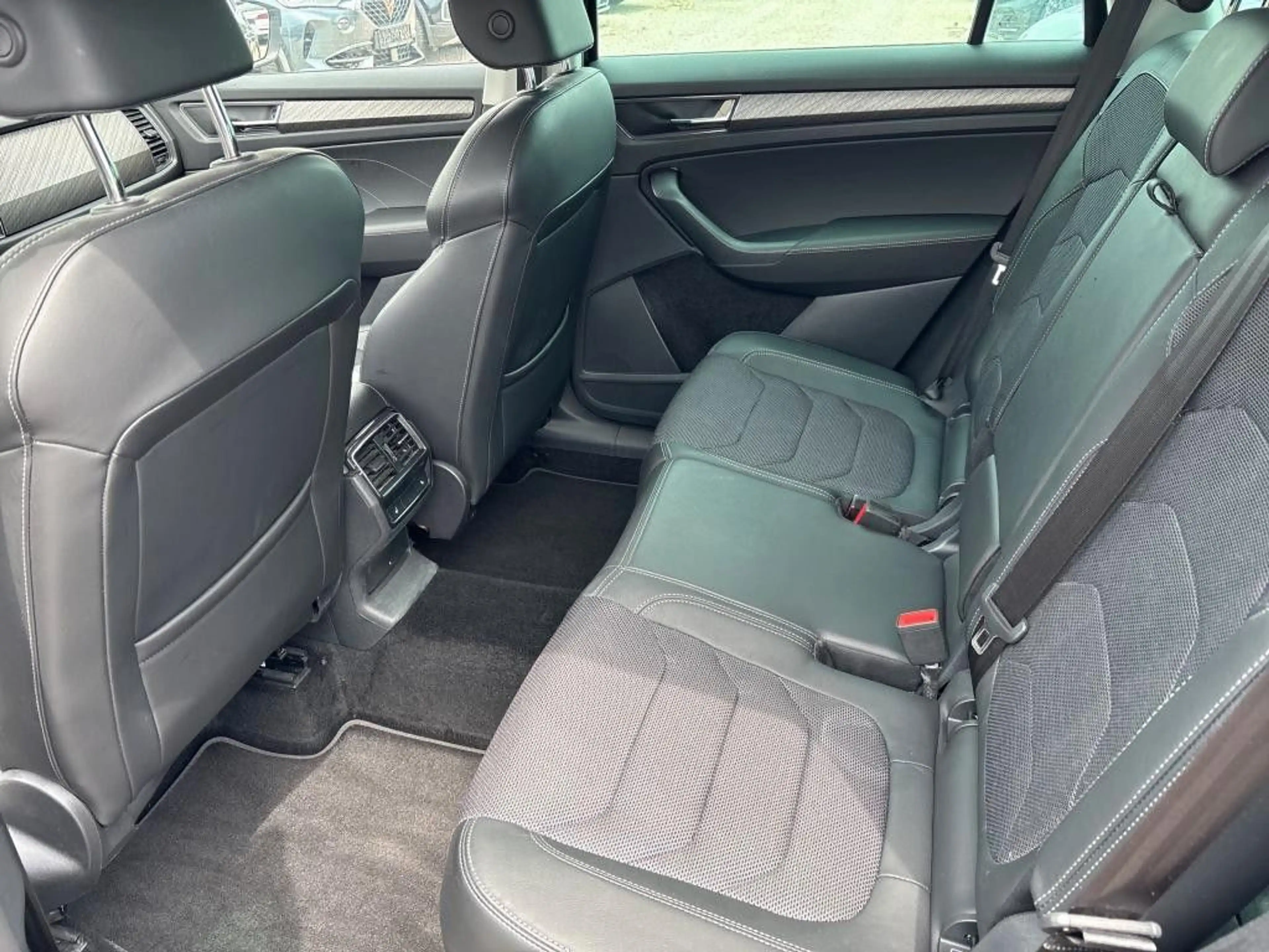 Skoda Kodiaq Style 2.0TDI DSG Navi SHZ ACC LED PDC — photo 6