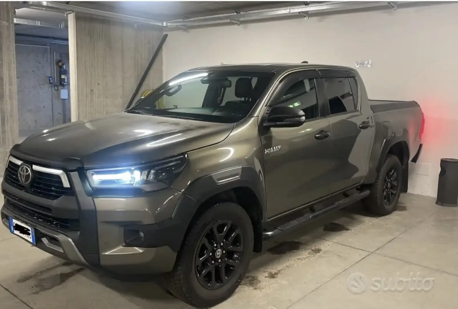 Toyota Hilux 2.8 d double cab Invincible 4wd auto - 2