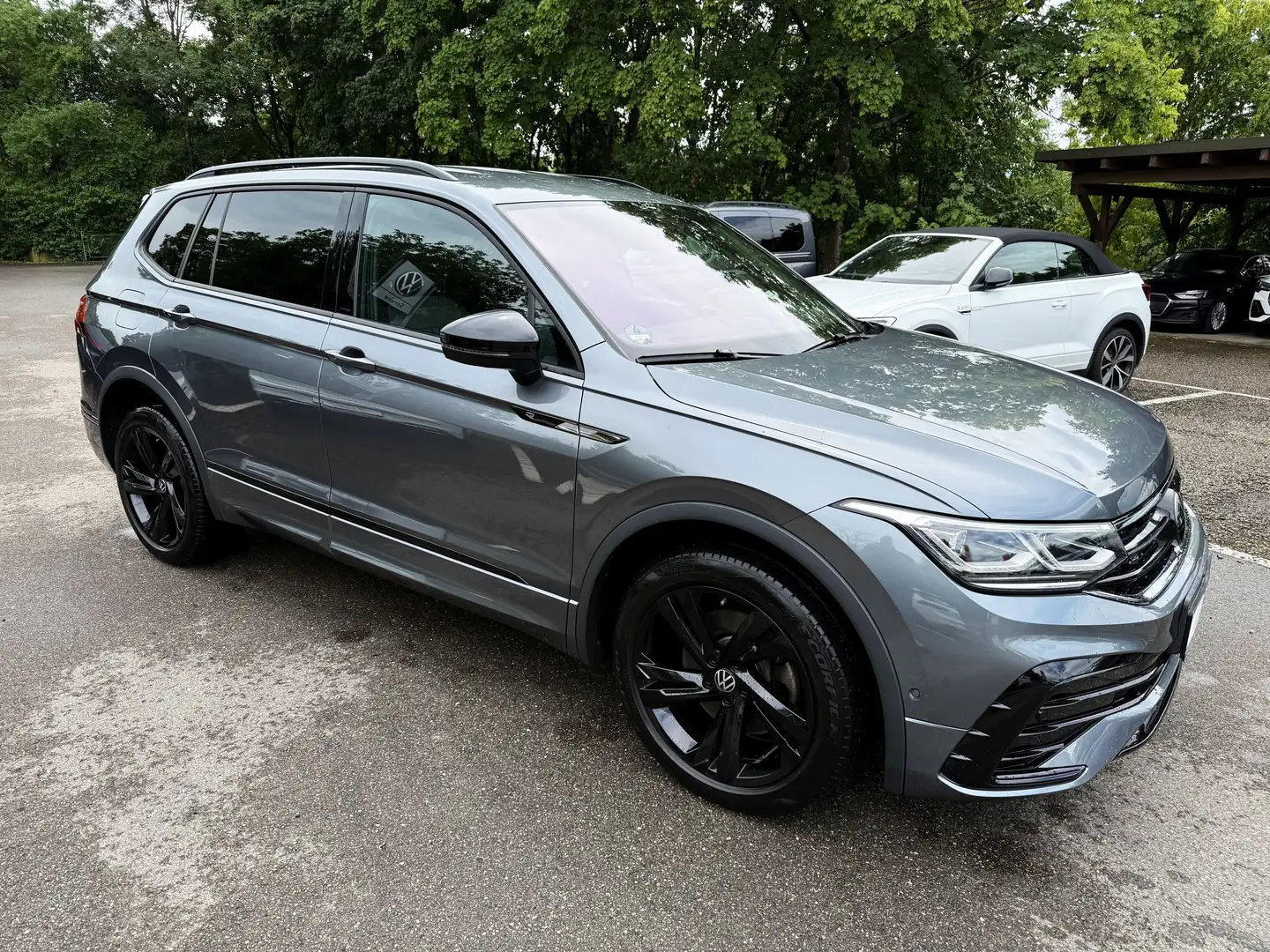 Volkswagen Tiguan Allspace R-Line 4Motion DSG Black Style AHK Navi Easy Open Grau - 2