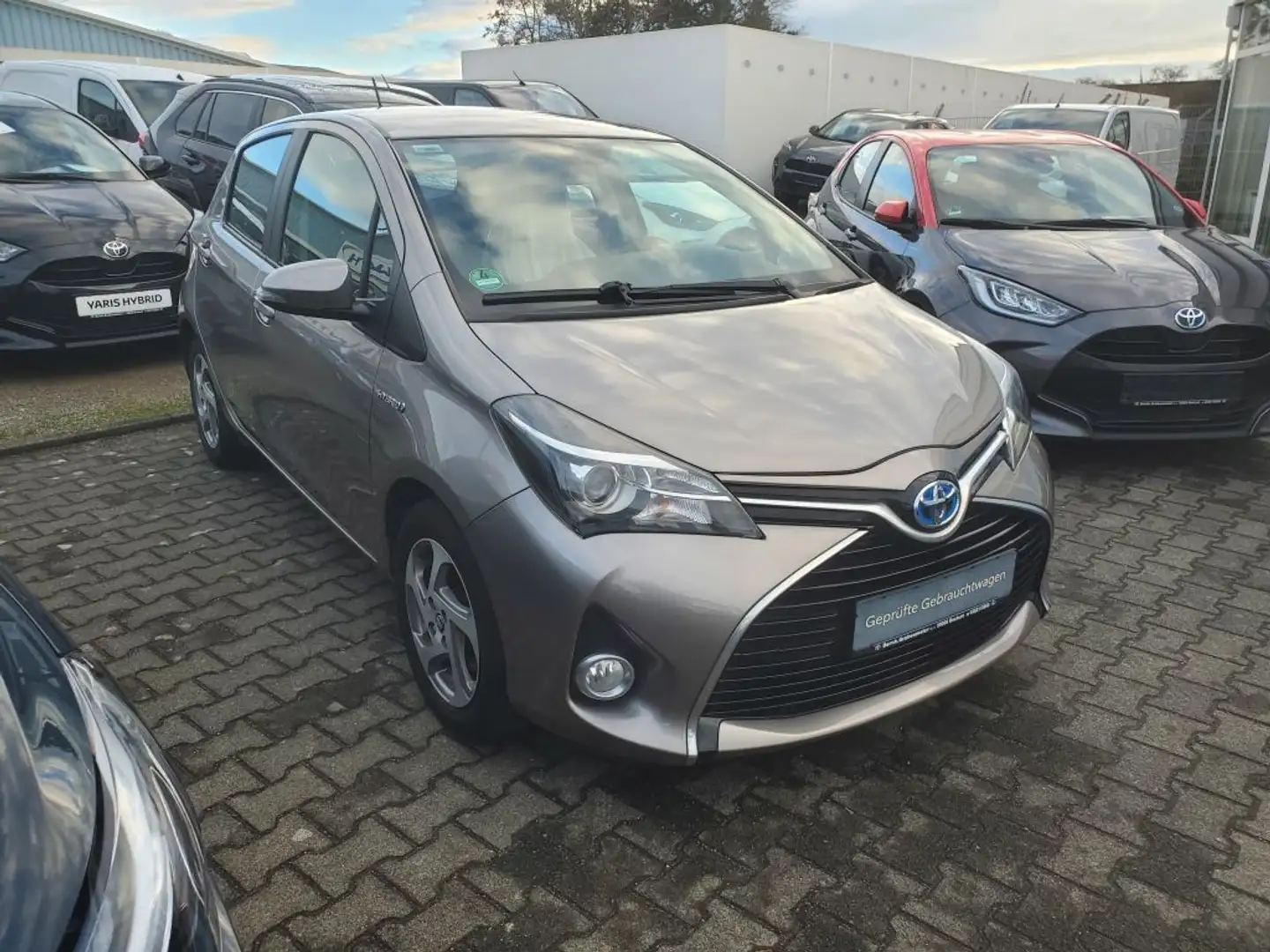 Toyota Yaris Hybrid 1.5 VVT-i Comfort Bronze - 1
