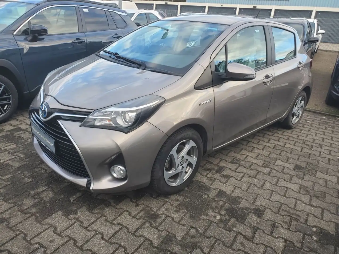Toyota Yaris Hybrid 1.5 VVT-i Comfort Bronze - 2
