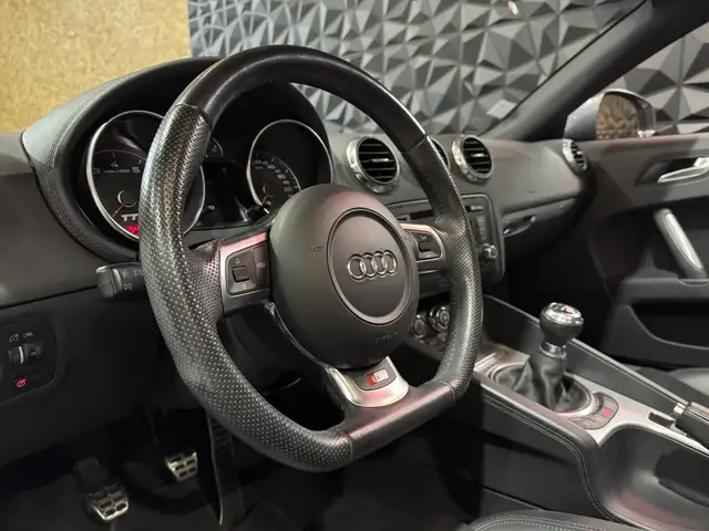Audi TT view 9
