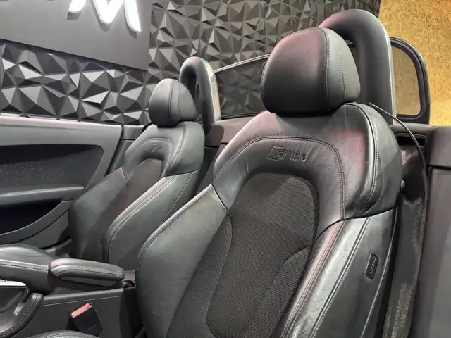 Audi TT view 12