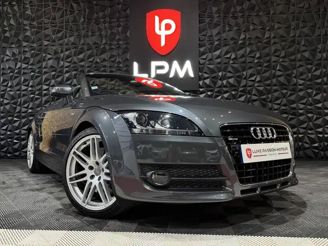 Audi TT view 3