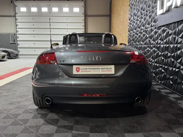 Audi TT view 6