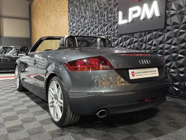Audi TT view 5
