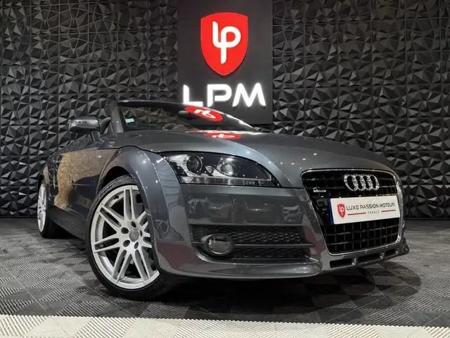 Audi TT view 3