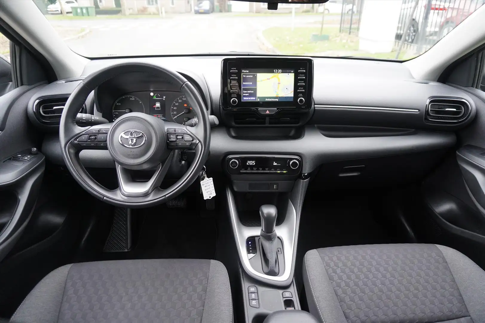 Toyota Yaris 1.5 Hybrid 116pk CVT Active Multi Media Parkeer Ca Beige - 2