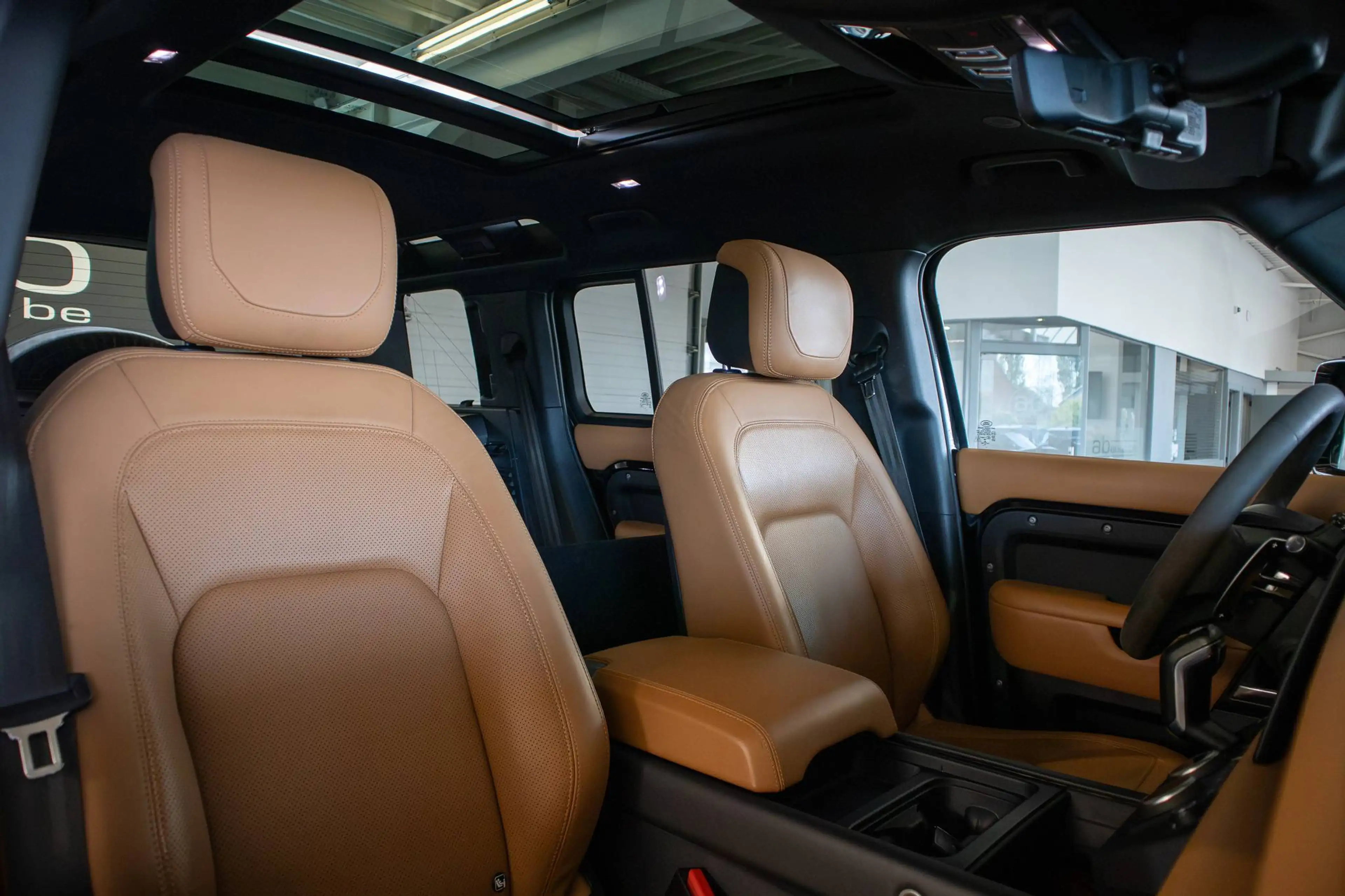 Land Rover Defender 110 V8 P525, PANO, MERIDAN, 360°, LUCHTVERING — photo 8