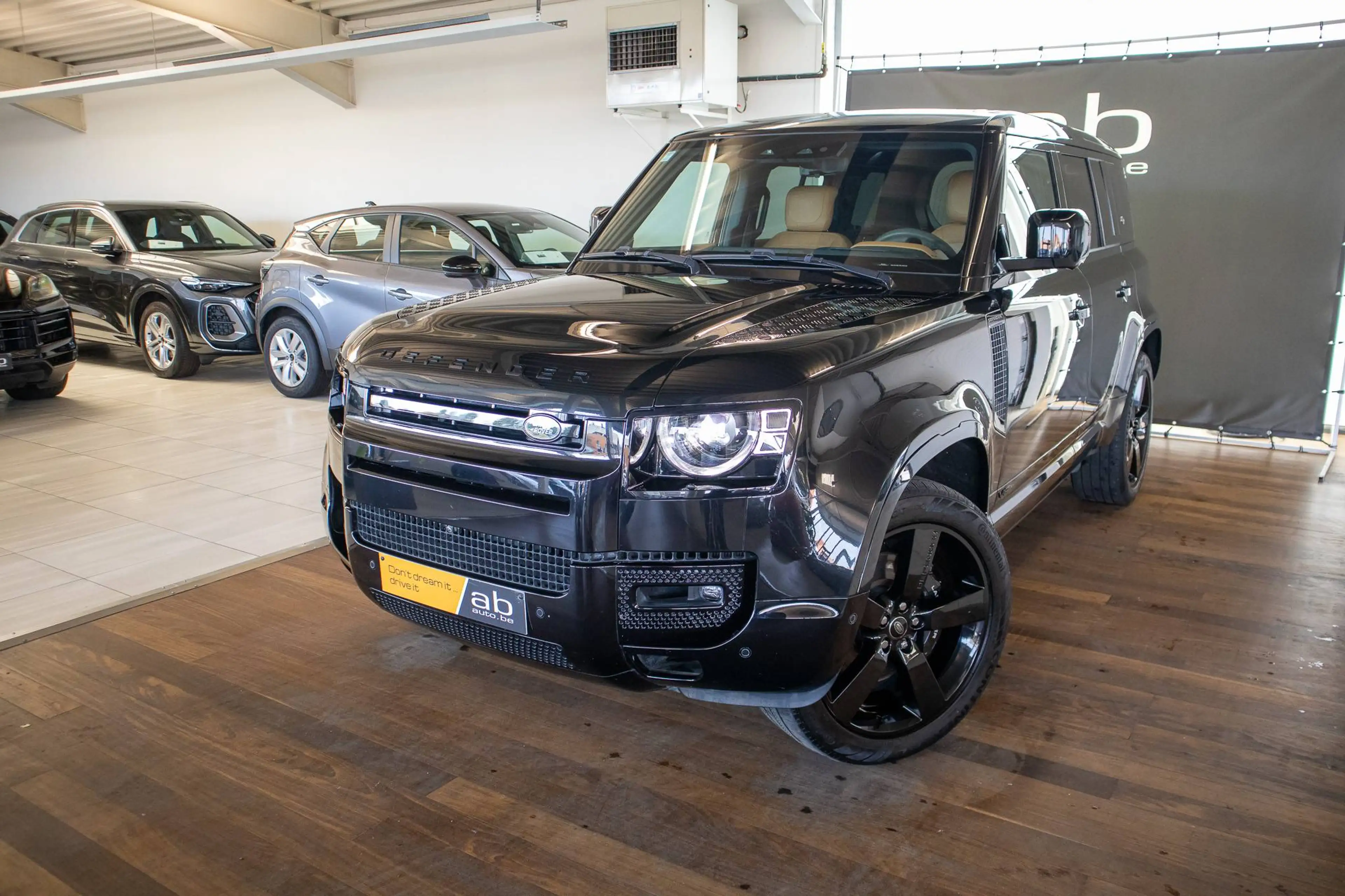 Land Rover Defender 110 V8 P525, PANO, MERIDAN, 360°, LUCHTVERING — photo 2