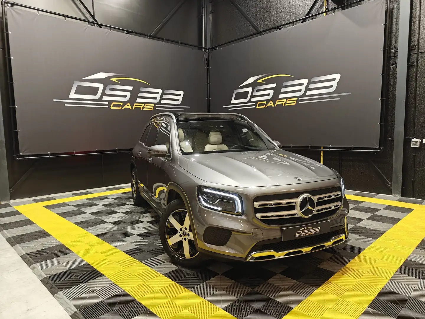 Mercedes-Benz GLB 180 GLB 180 1950cc 7-zit/Pano/Leder/Keyless/CAM/AMBI Gris - 1