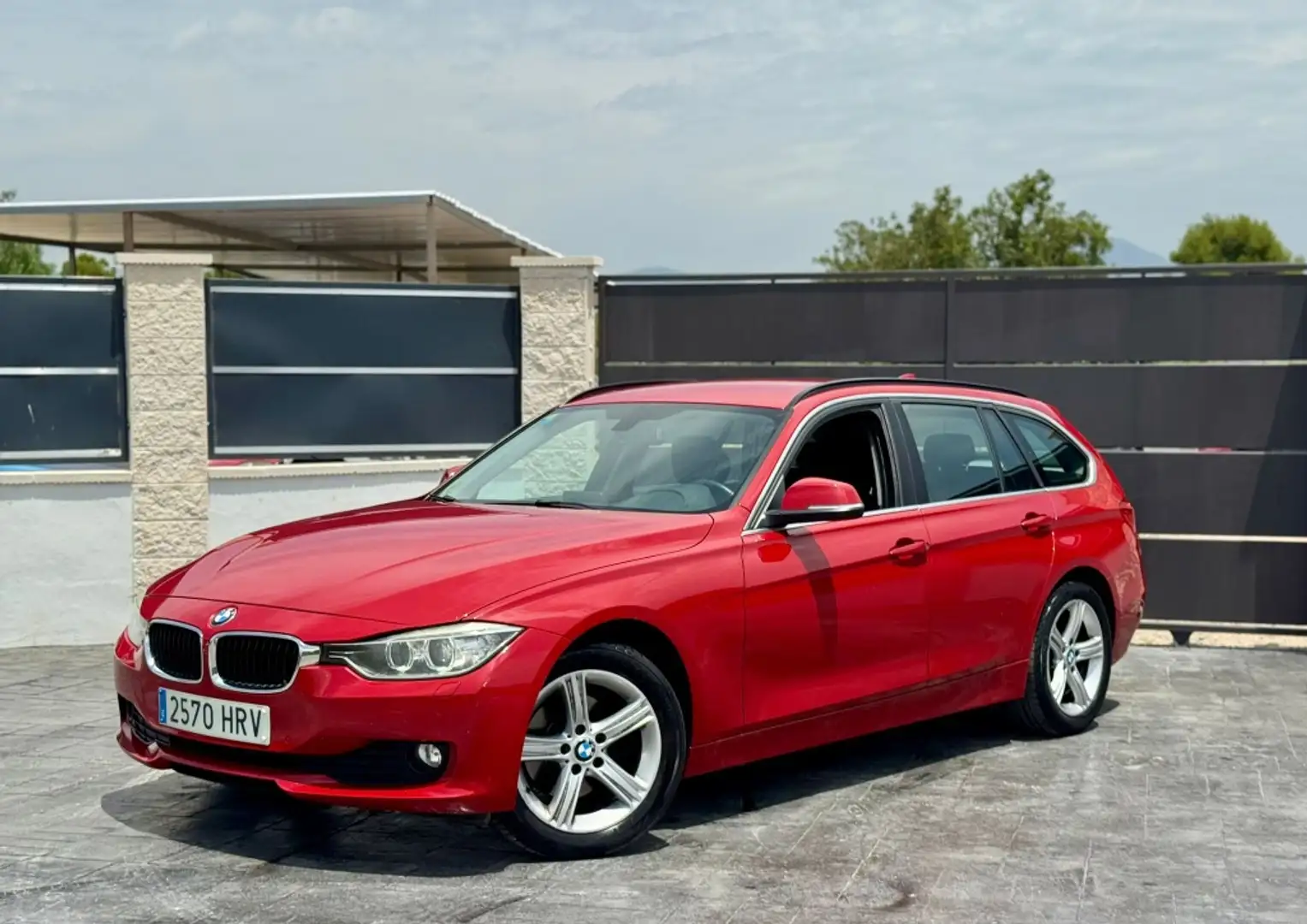 BMW 320 320d Touring Rouge - 1